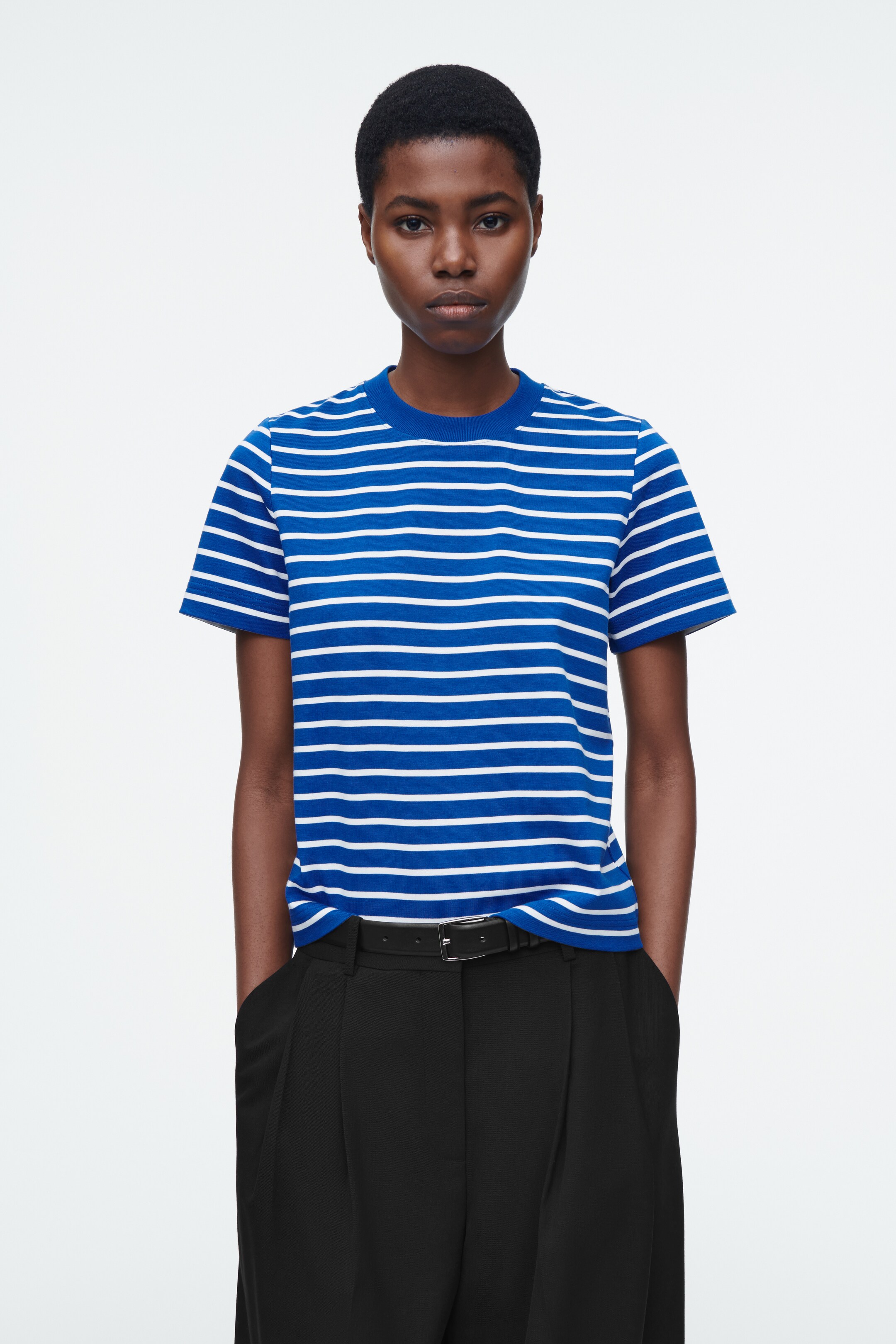 Agrandir l'image: T-SHIRT REGULAR ÉLÉGANT - BLEU / RAYÉ - FEMME | H&M CH 1
