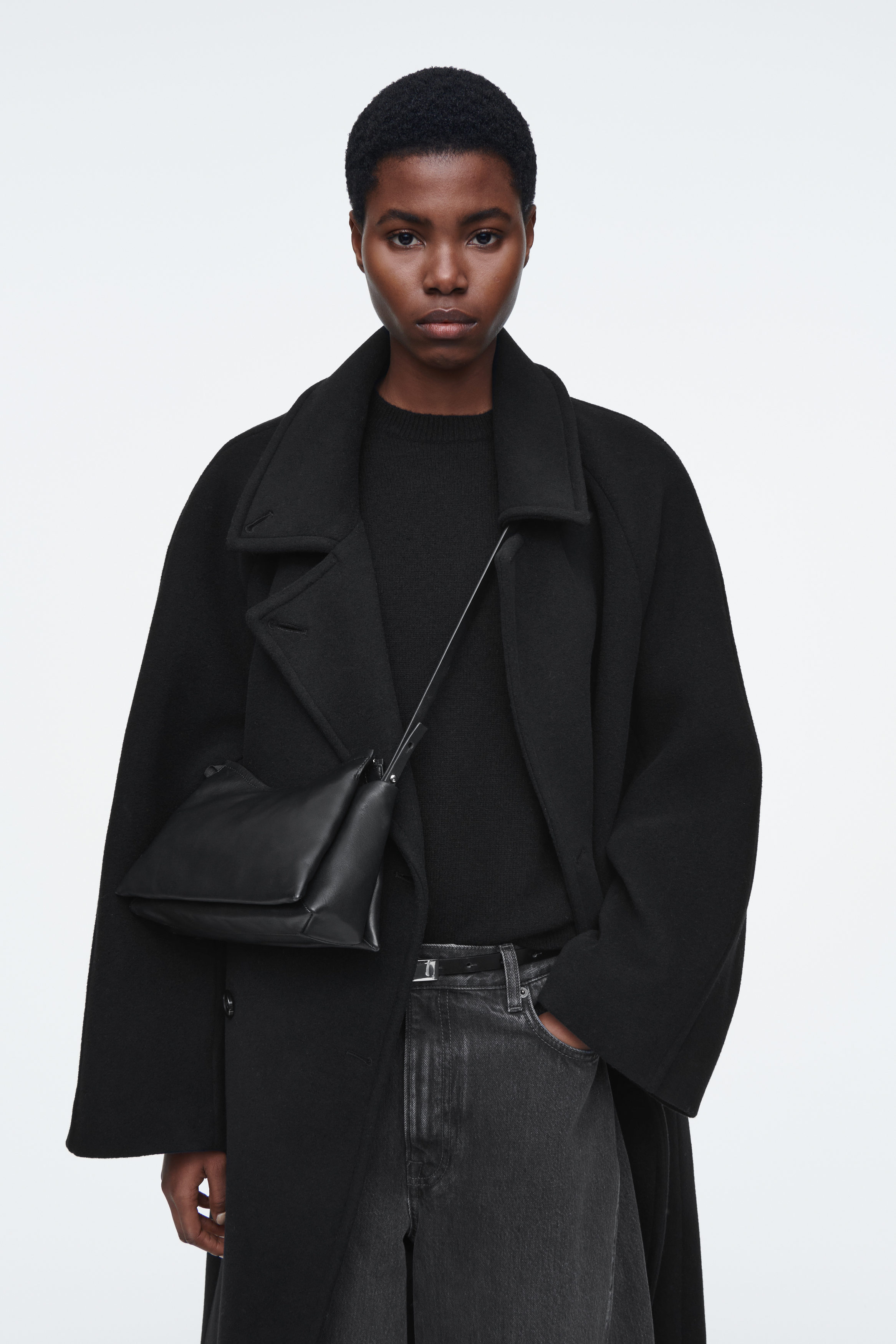 COS TOMEミニクロスボディ レザーバッグ TOME MINI CROSSBODY BAG - LEATHER - BLACK | COS