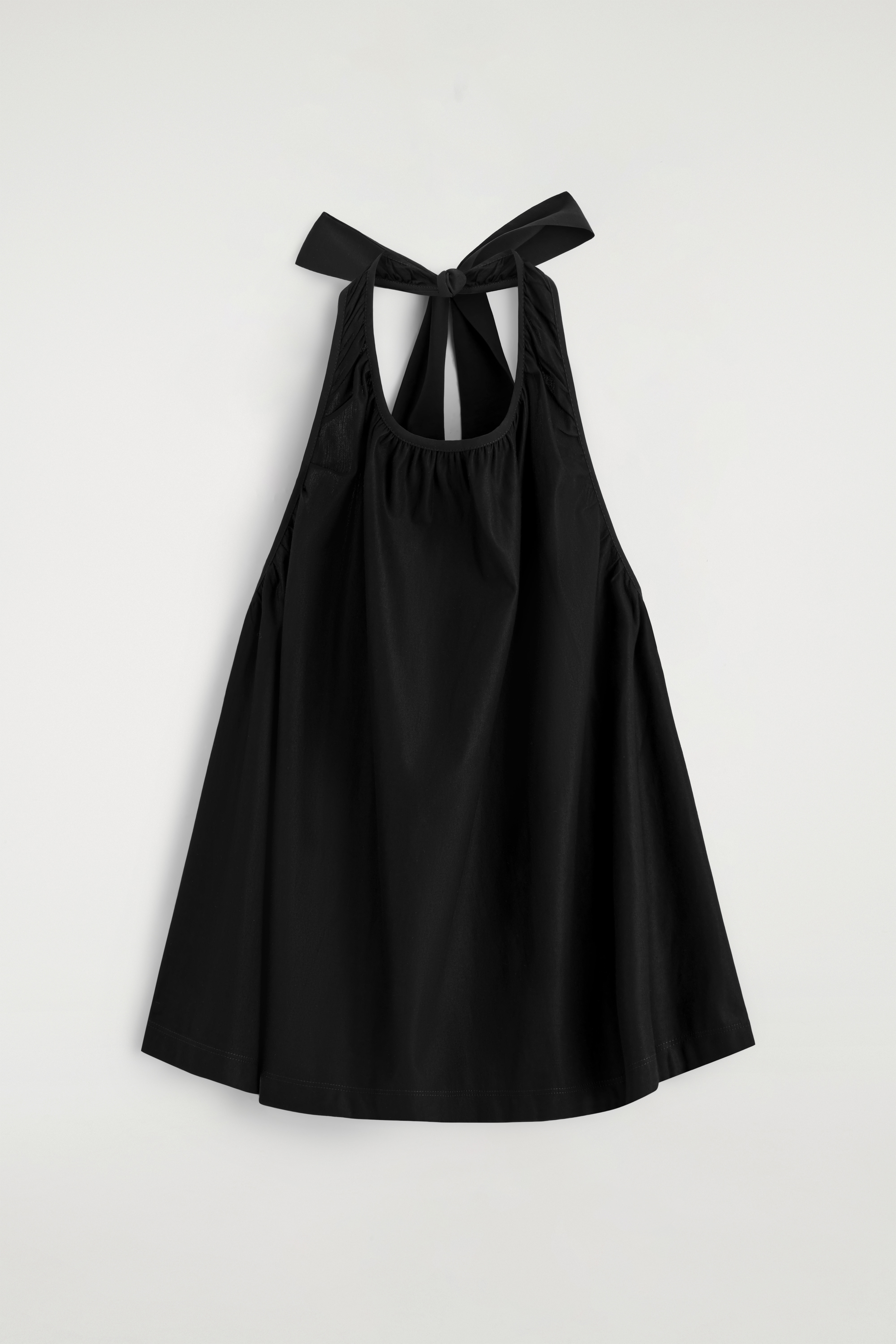 TOP CON SCOLLO ALL'AMERICANA E SCHIENA SCOPERTA - NERO