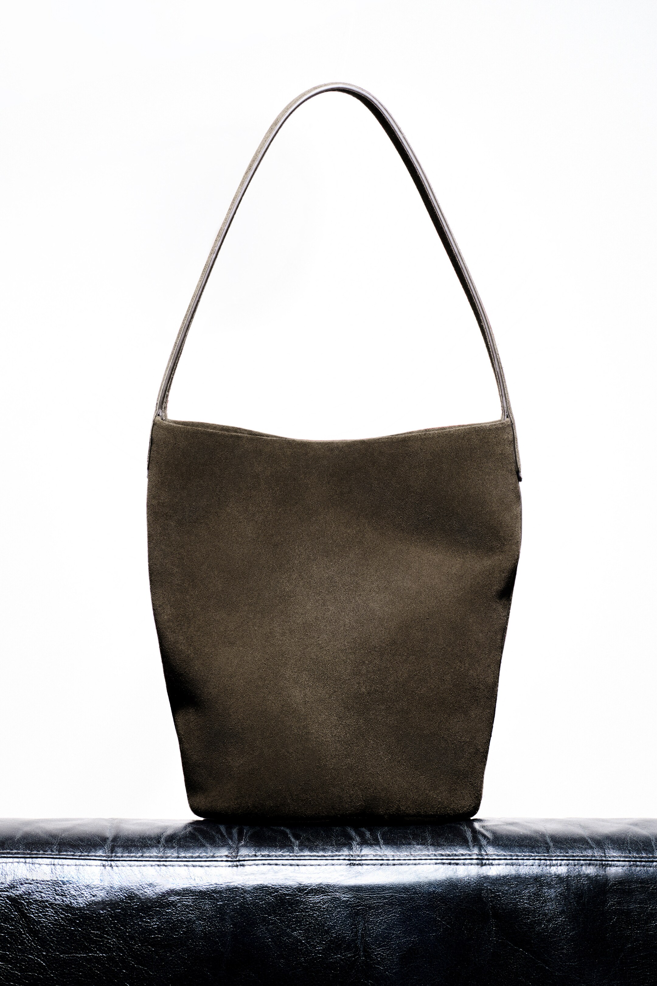 Größeres Bild anzeigen: PARADIGM MINI TOTE BAG - VELOURSLEDER - DUNKELBRAUN - Ladies | H&M AT 4