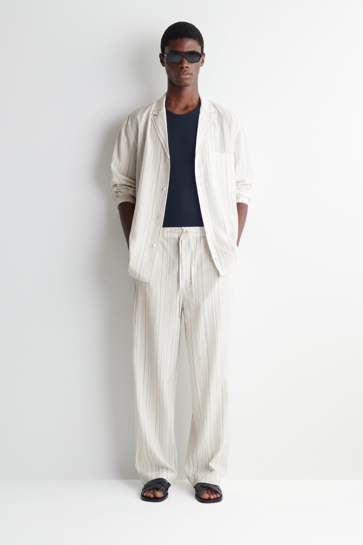 STRIPED TEXTURED CAMP-COLLAR SHIRT — WHITE / STRIPED