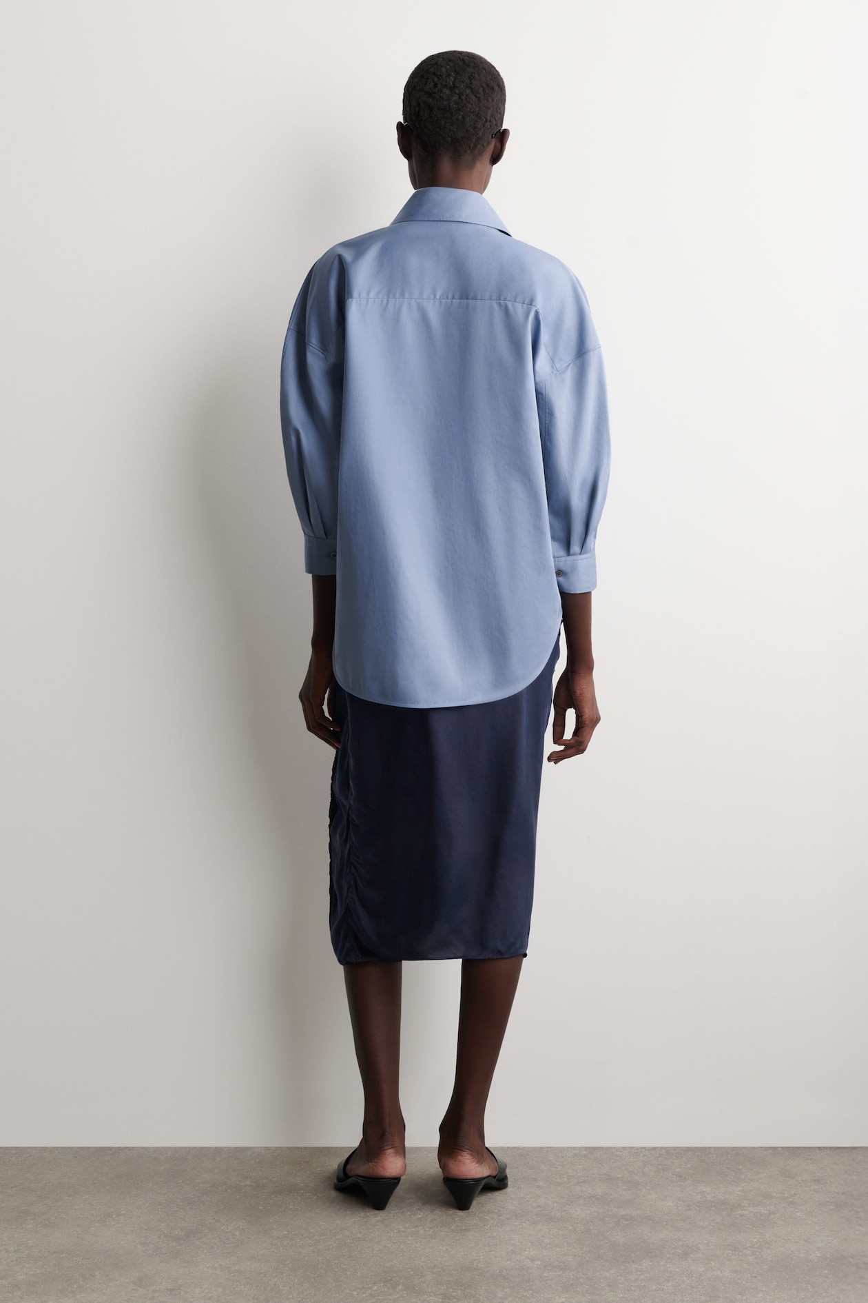 SCULPTURAL COTTON SHIRT — BLUE