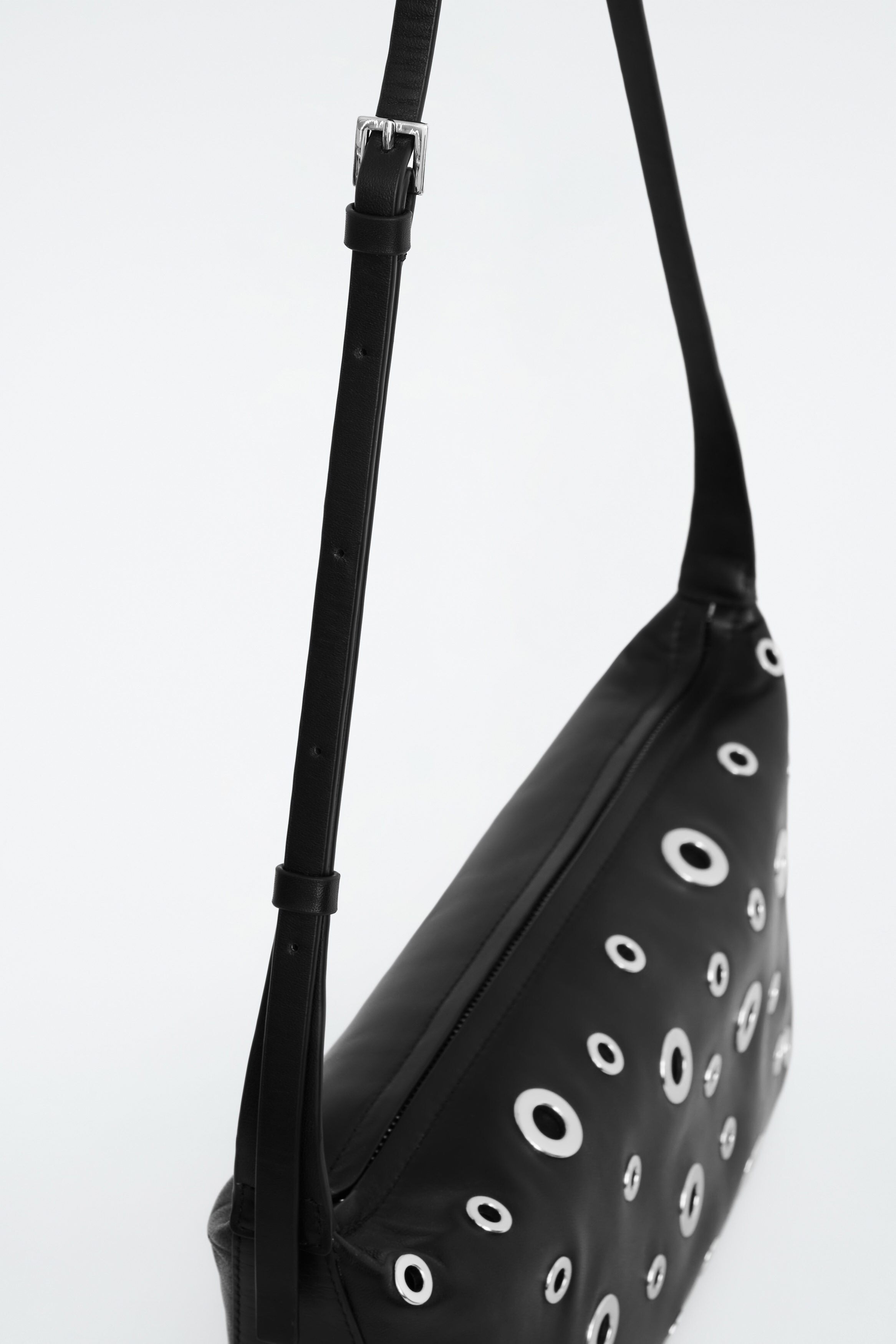 VALLEY EYELET SHOULDER BAG - LEATHER - BLACK | COS