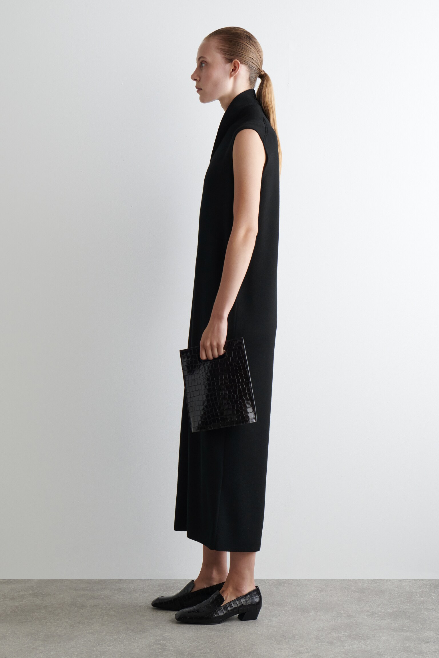 VESTIDO DE LANA MERINO CON SOLAPAS - NEGRO - 5