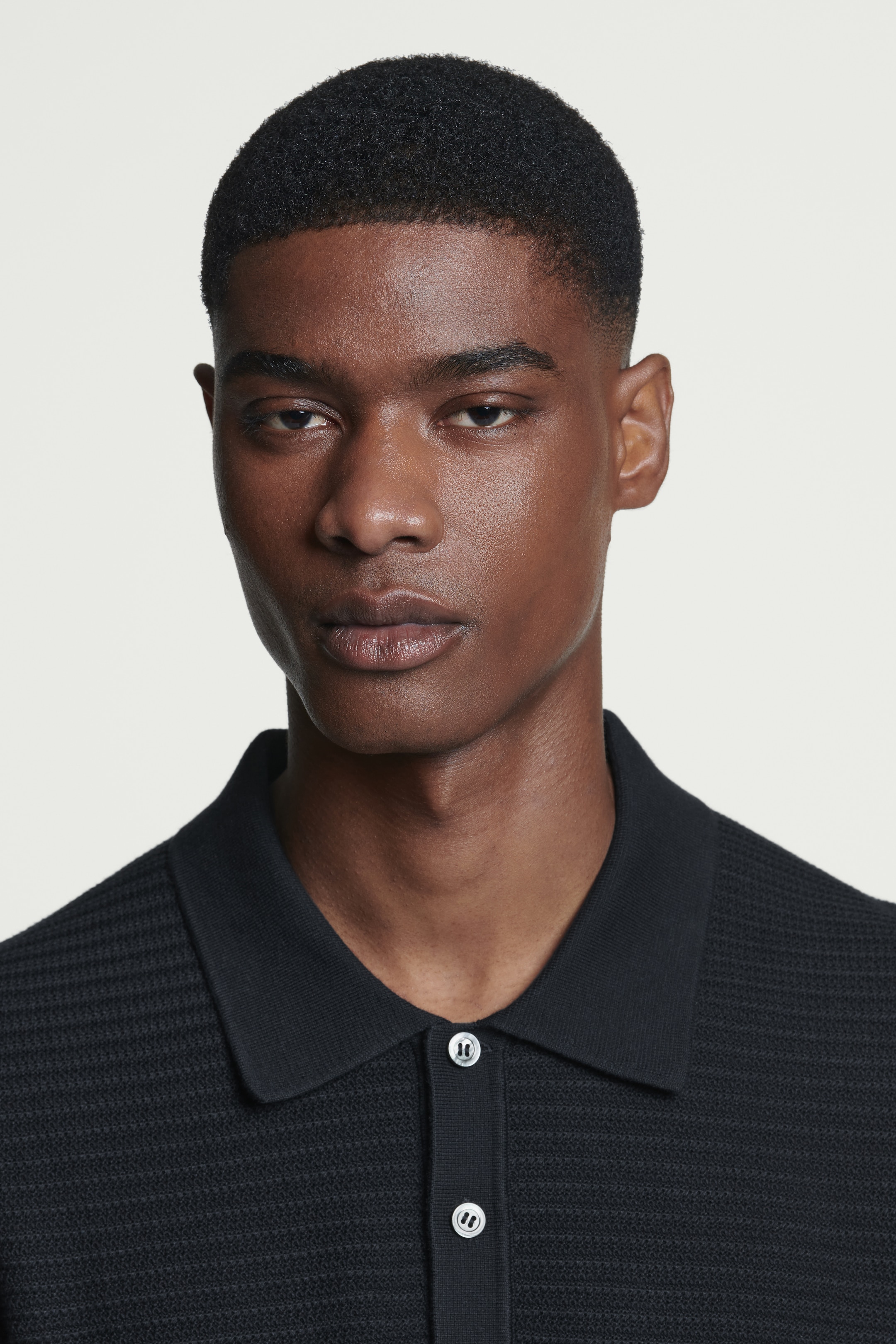 Grösseres Bild ansehen: STRUKTURIERTES STRICK-POLOSHIRT AUS BAUMWOLLE - NAVYBLAU - HERREN | H&M CH 5