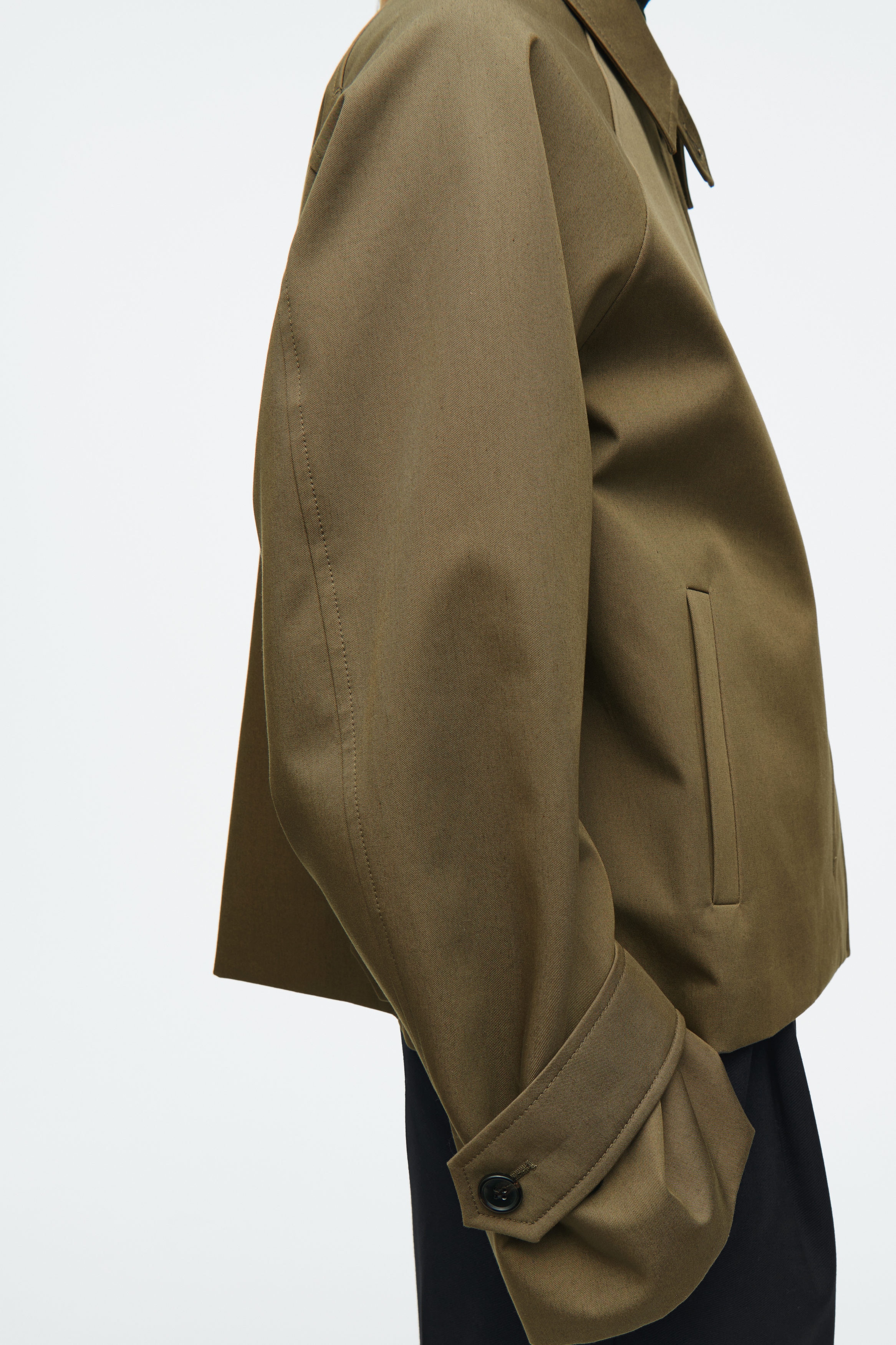 SHORT TWILL TRENCH COAT - KHAKI | COS