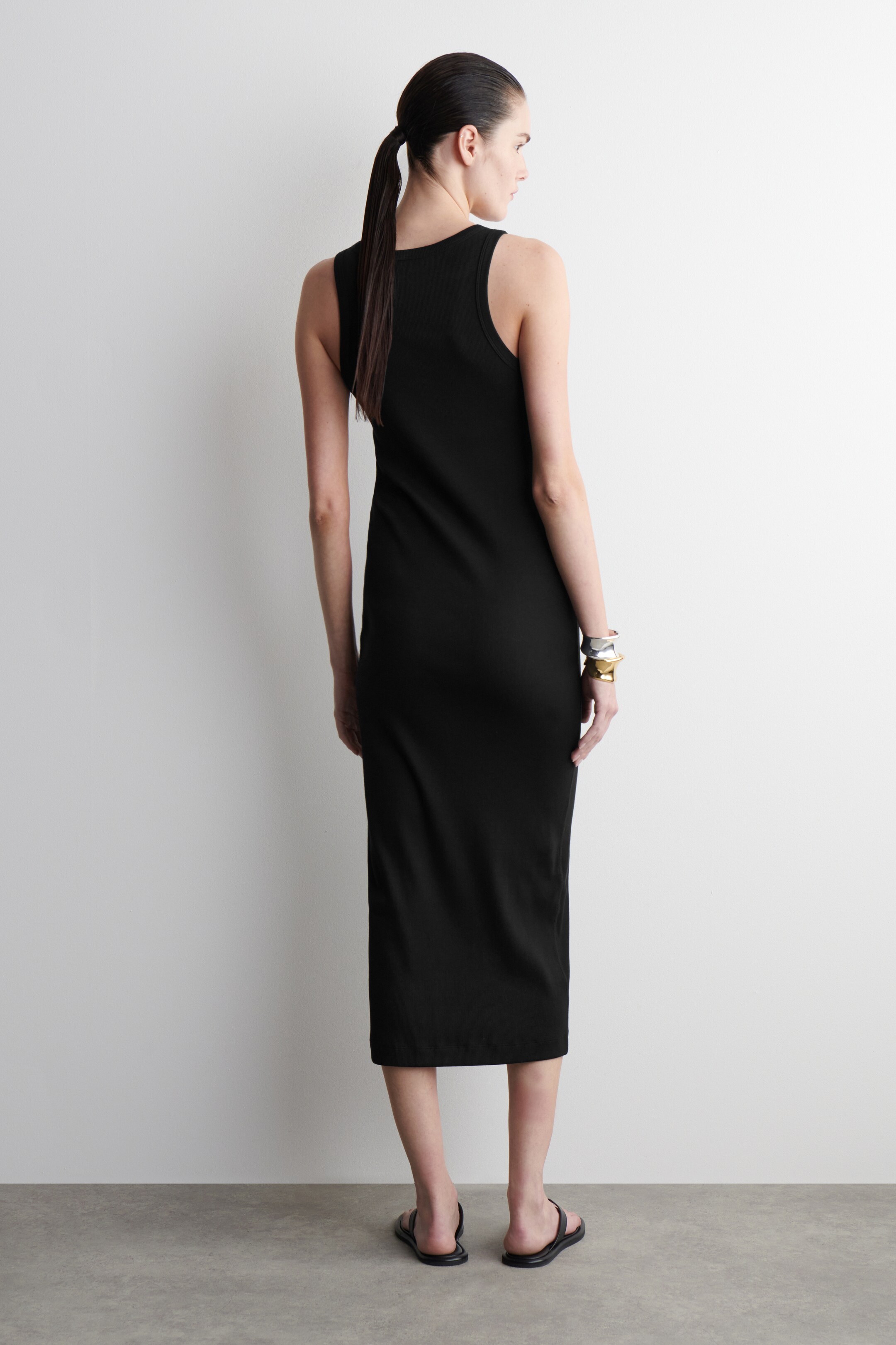Ver imagen más grande: VESTIDO DE TUBO DE CANALÉ - NEGRO - MUJER | H&M ES 4