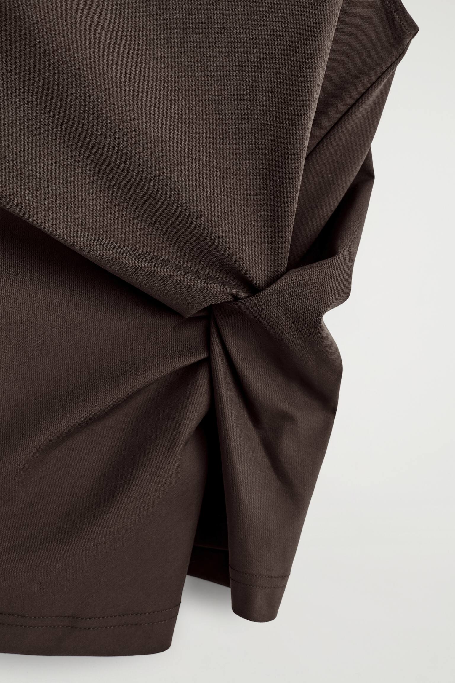 TOP CON DETALLE DE NUDO - MARRÓN OSCURO/AZUL MARINO - 4