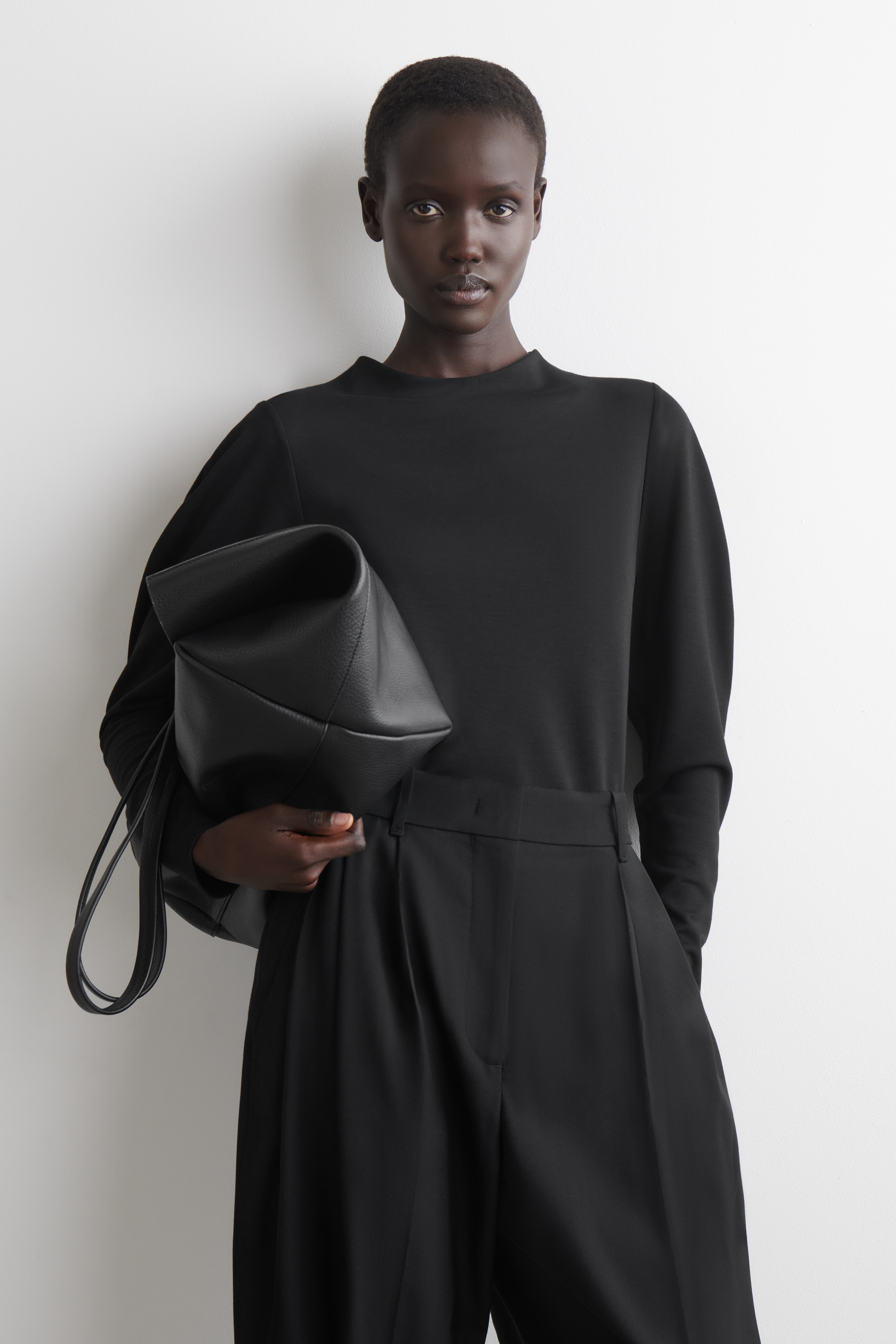 ROUNDED-SLEEVE TOP - SORT/MØRK KAKI