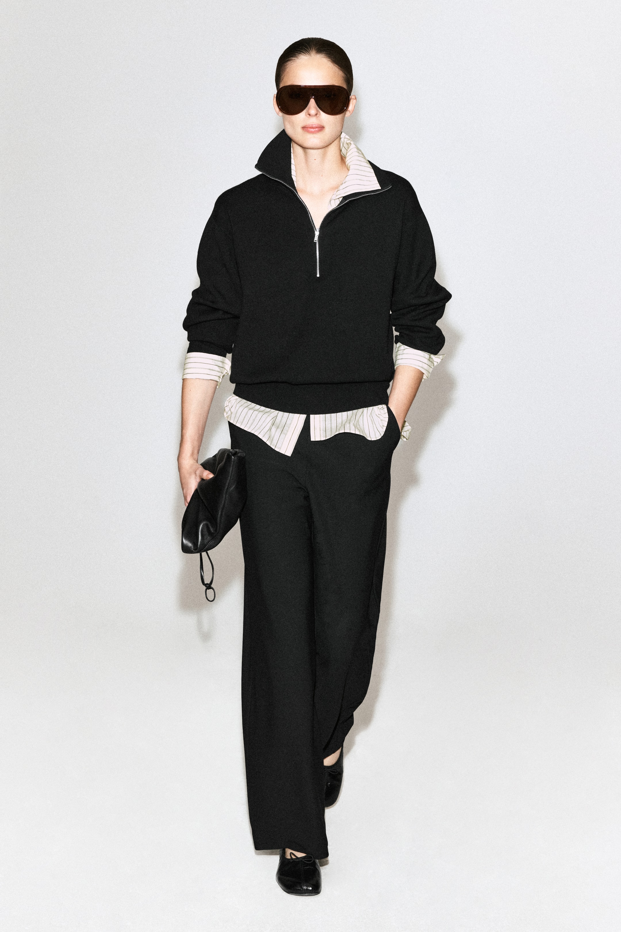 הצגת תמונה גדולה יותר: CREPE-JERSEY WIDE-LEG TROUSERS - שחור - Ladies | H&M IL 1