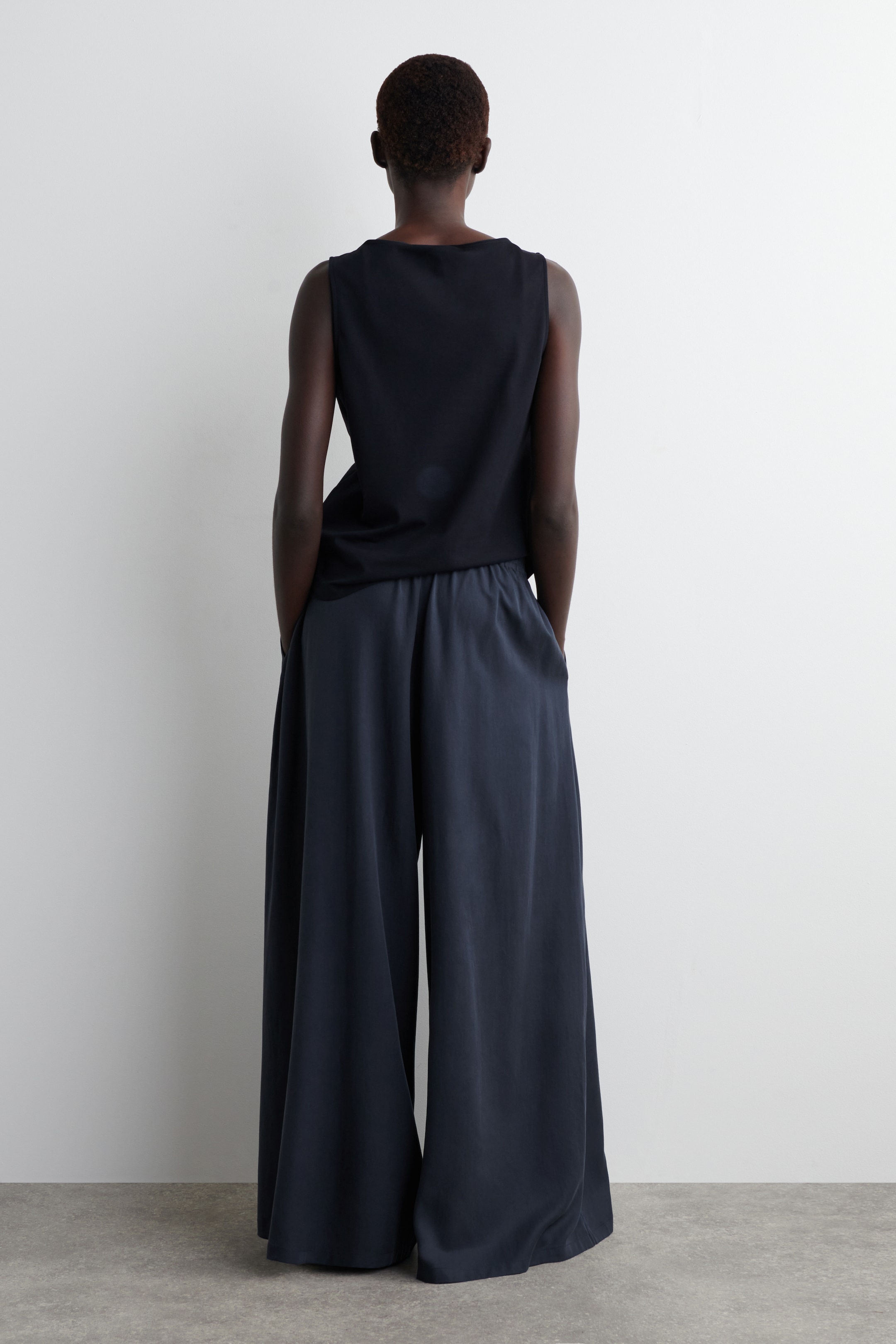 Ver imagen más grande: PANTALONES PALAZZO DE SARGA - AZUL MARINO - MUJER | H&M ES 3
