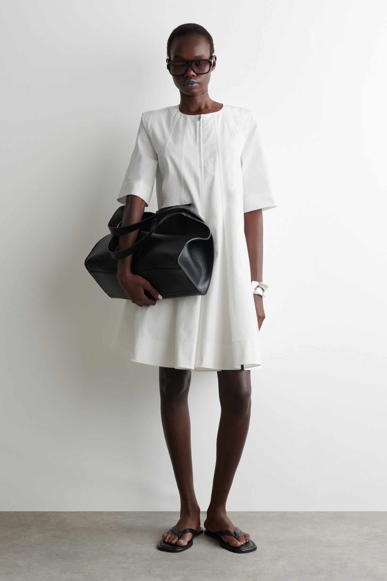 ROBE COURTE PLISSÉE ET ZIPPÉE EN COTON - BLANC/BRUN FONCÉ/BRUN - 1