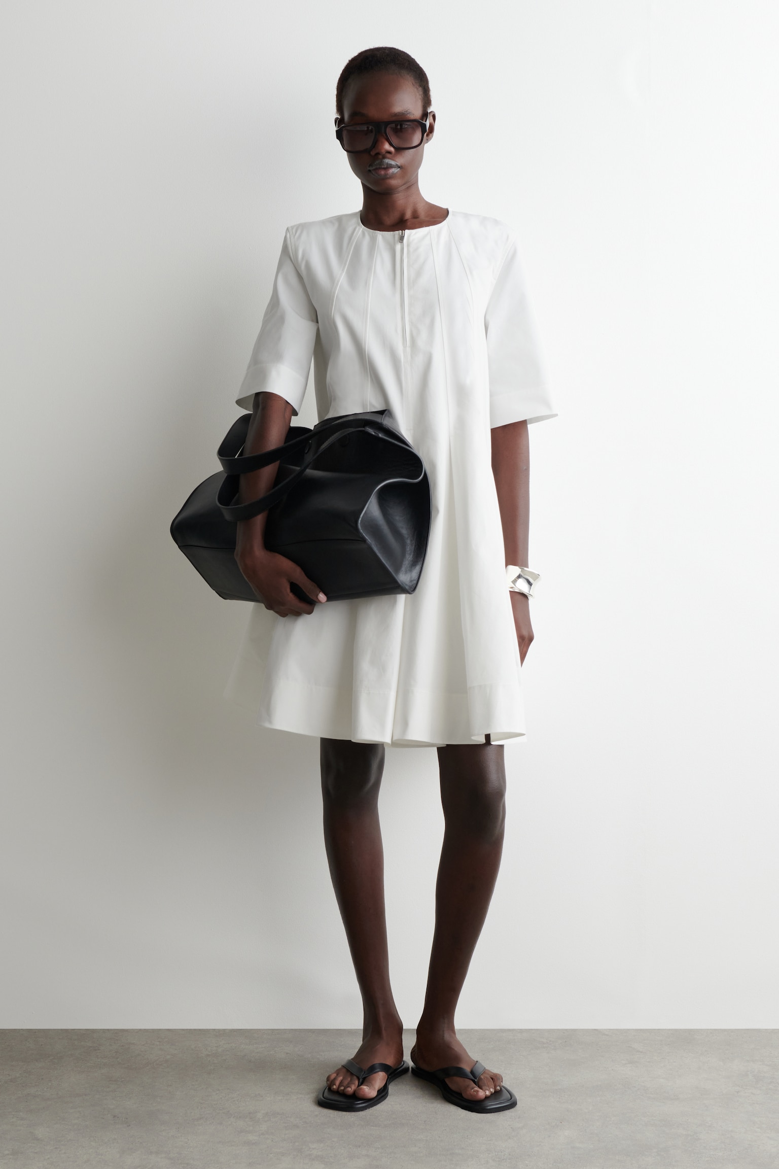 ROBE COURTE PLISSÉE ET ZIPPÉE EN COTON - BLANC/BRUN FONCÉ/BRUN - 1