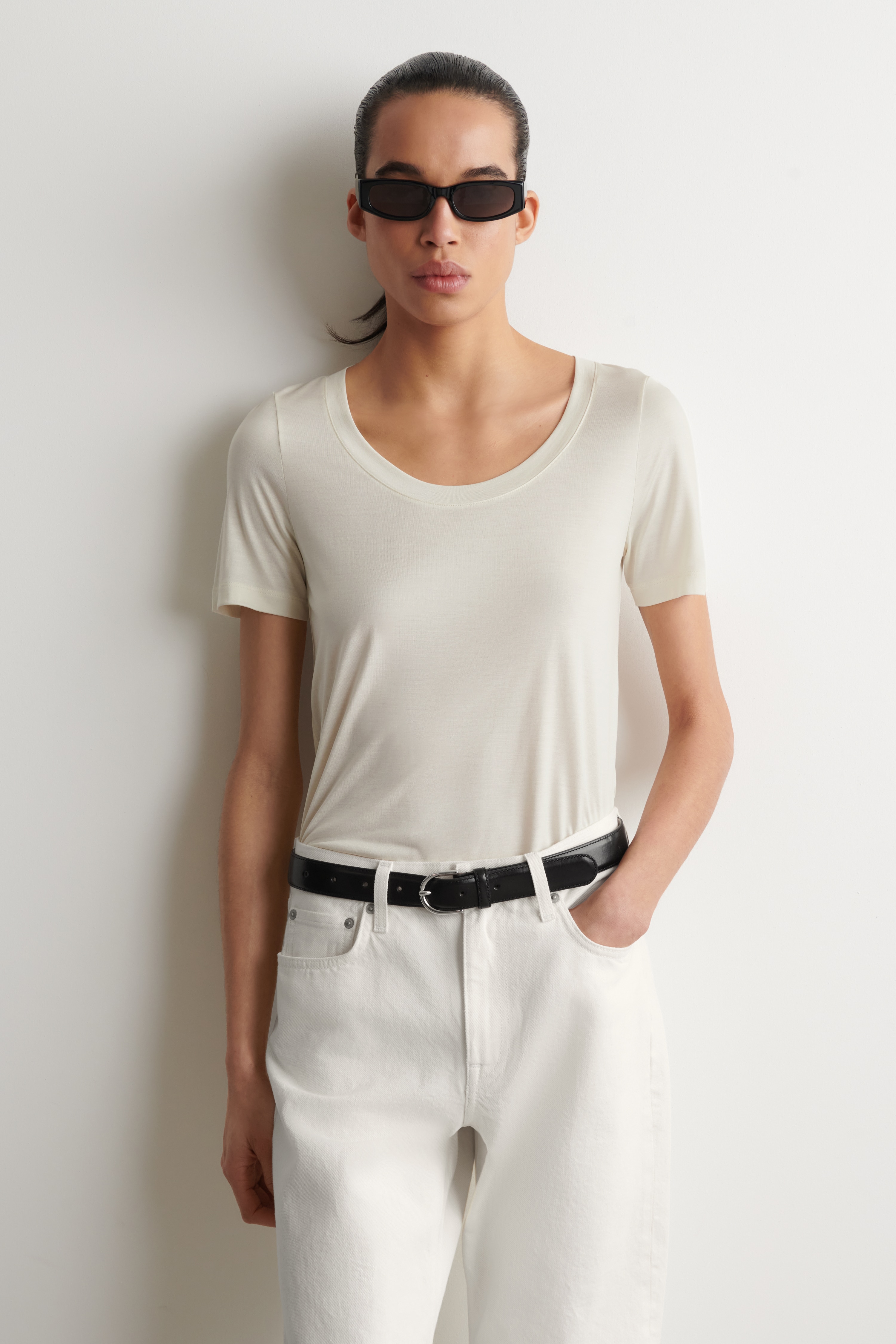 SLIM SILKE T-SHIRT - ELFENBEN/ROSA/BRUNMELERET