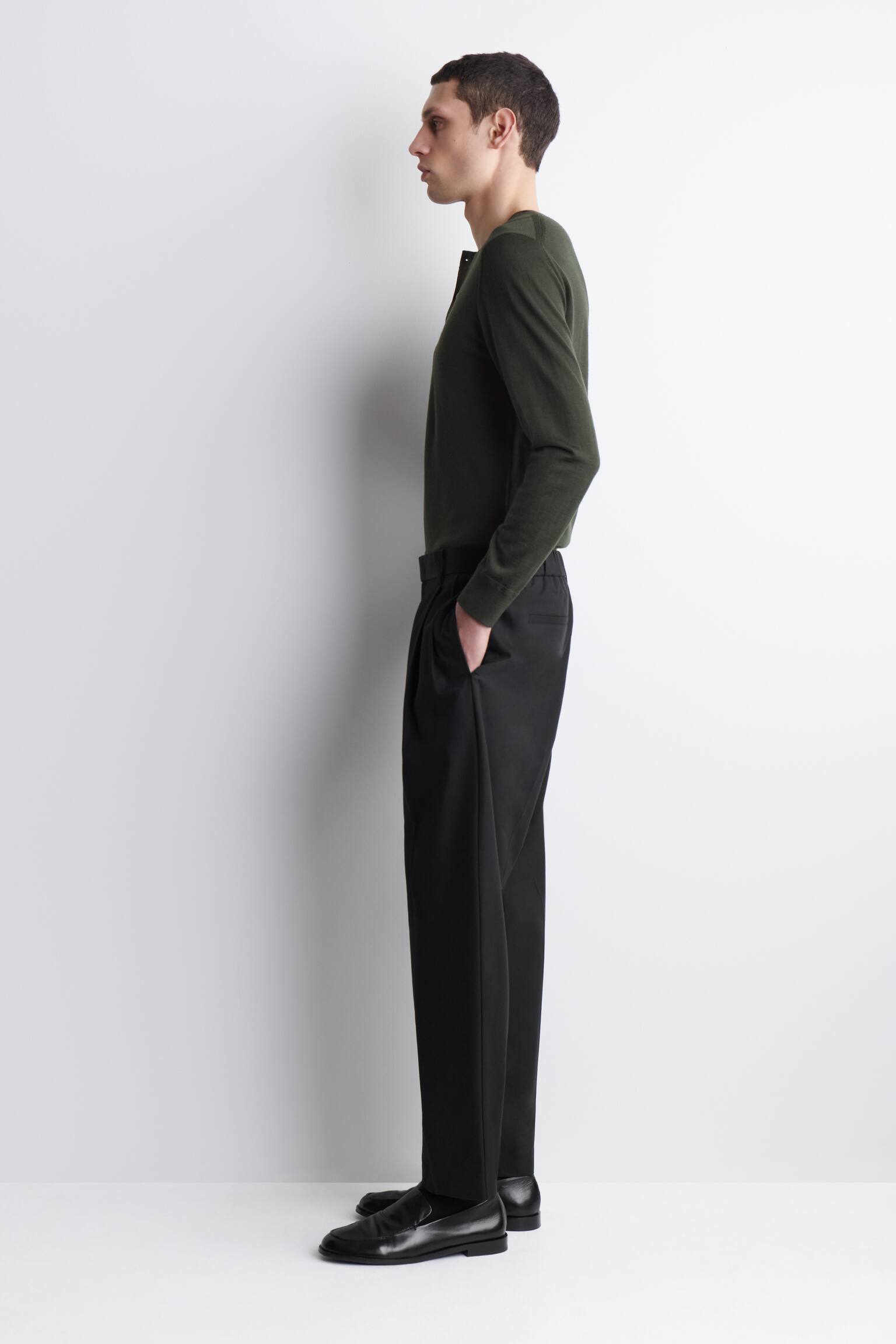 PANTALON FUSEAU DÉCONTRACTÉ À PLIS - NOIR/KAKI - 4