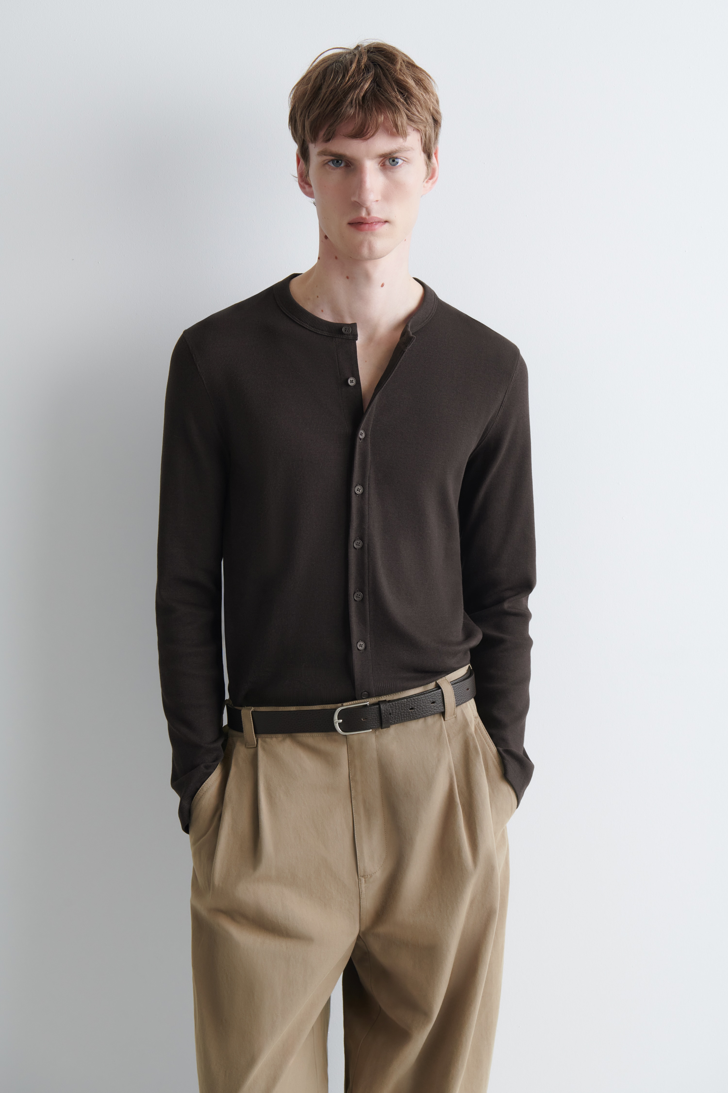 SLIM RIBBED COTTON CARDIGAN - BROWN