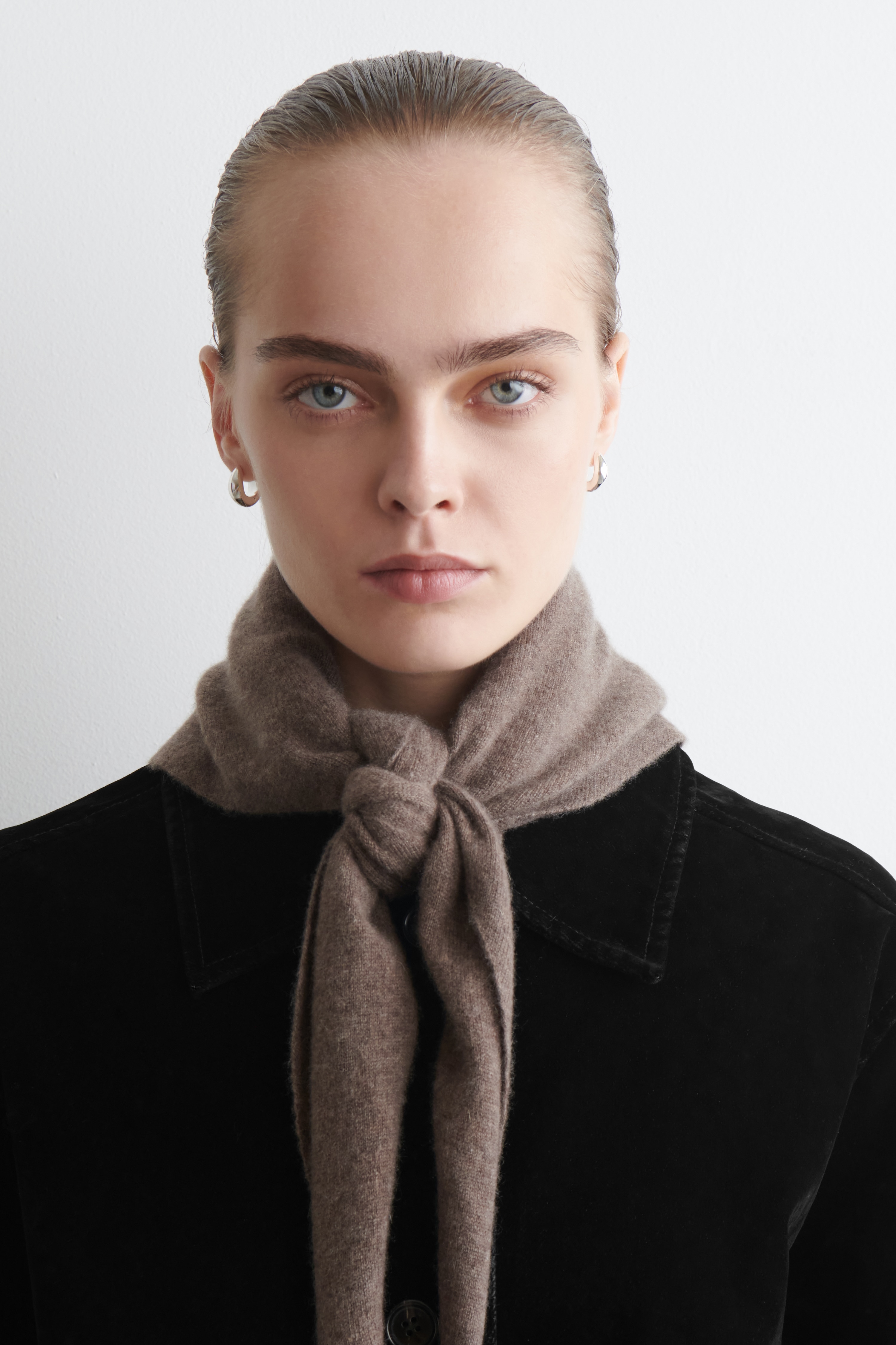 CASHMERE TRIANGLE SCARF - LIGHT BROWN/DARK KHAKI