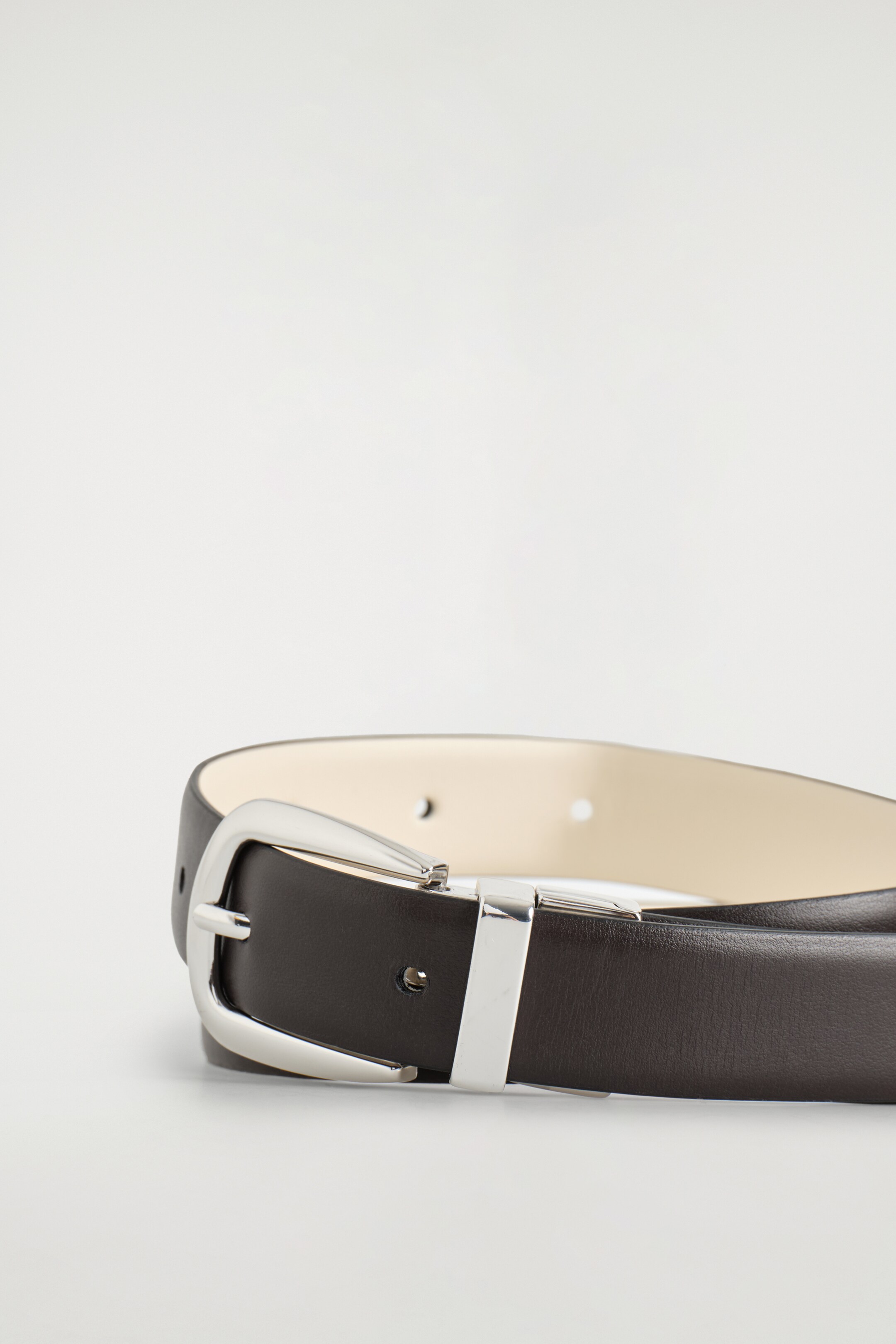 Agrandir l'image: CEINTURE RÉVERSIBLE EN CUIR - BLANC / BRUN - FEMME | H&M CH 5