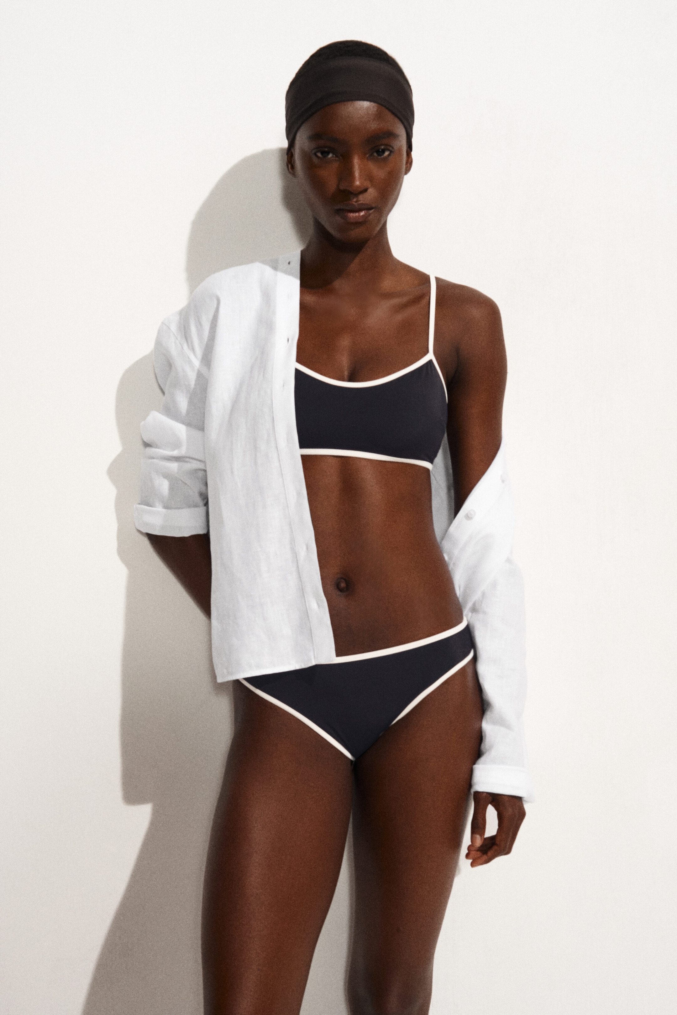 CONTRAST-TRIMMED SCOOP-NECK BIKINI TOP