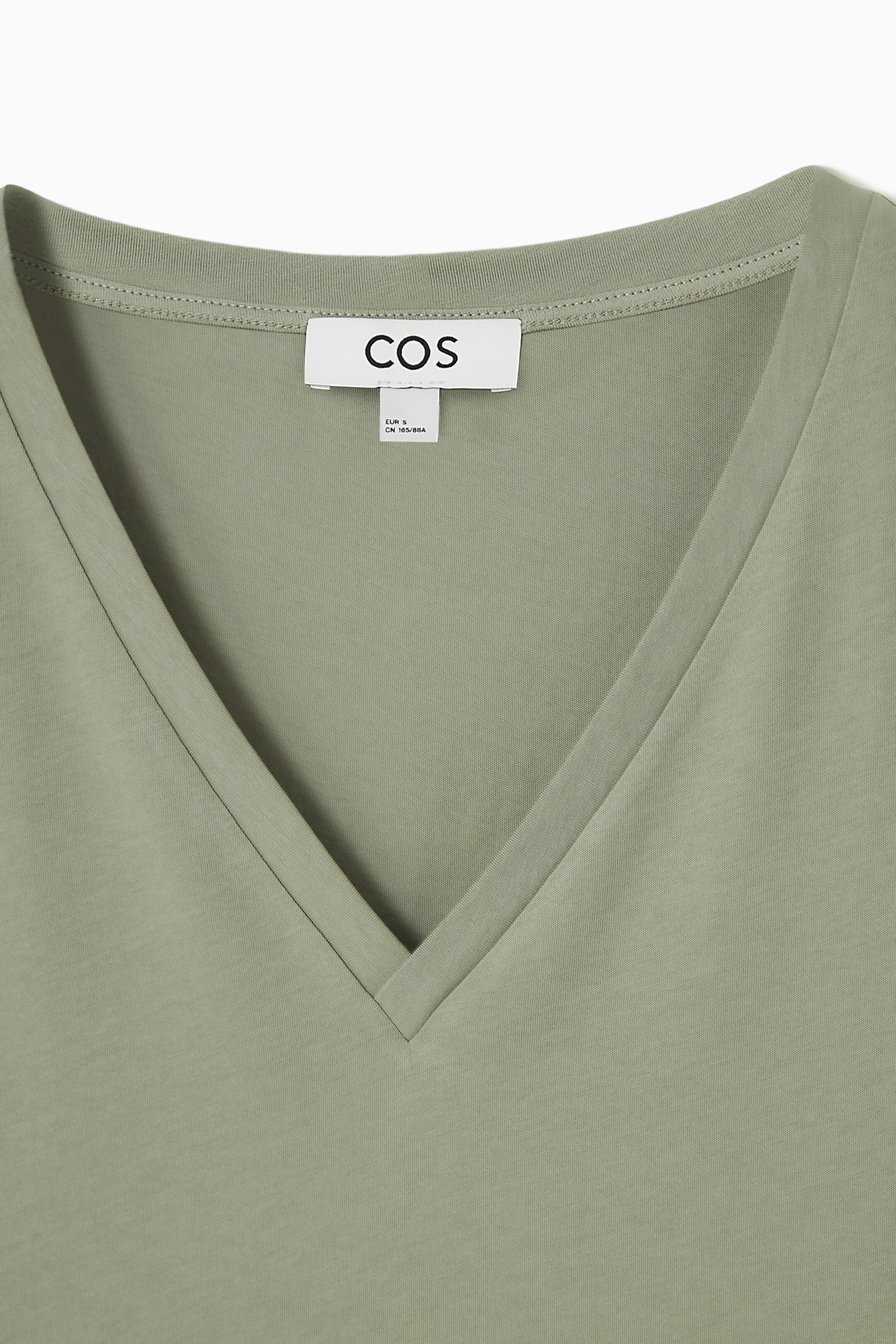 Grösseres Bild ansehen: SCHLICHTES T-SHIRT MIT V-AUSSCHNITT - KHAKI - DAMEN | H&M CH 2