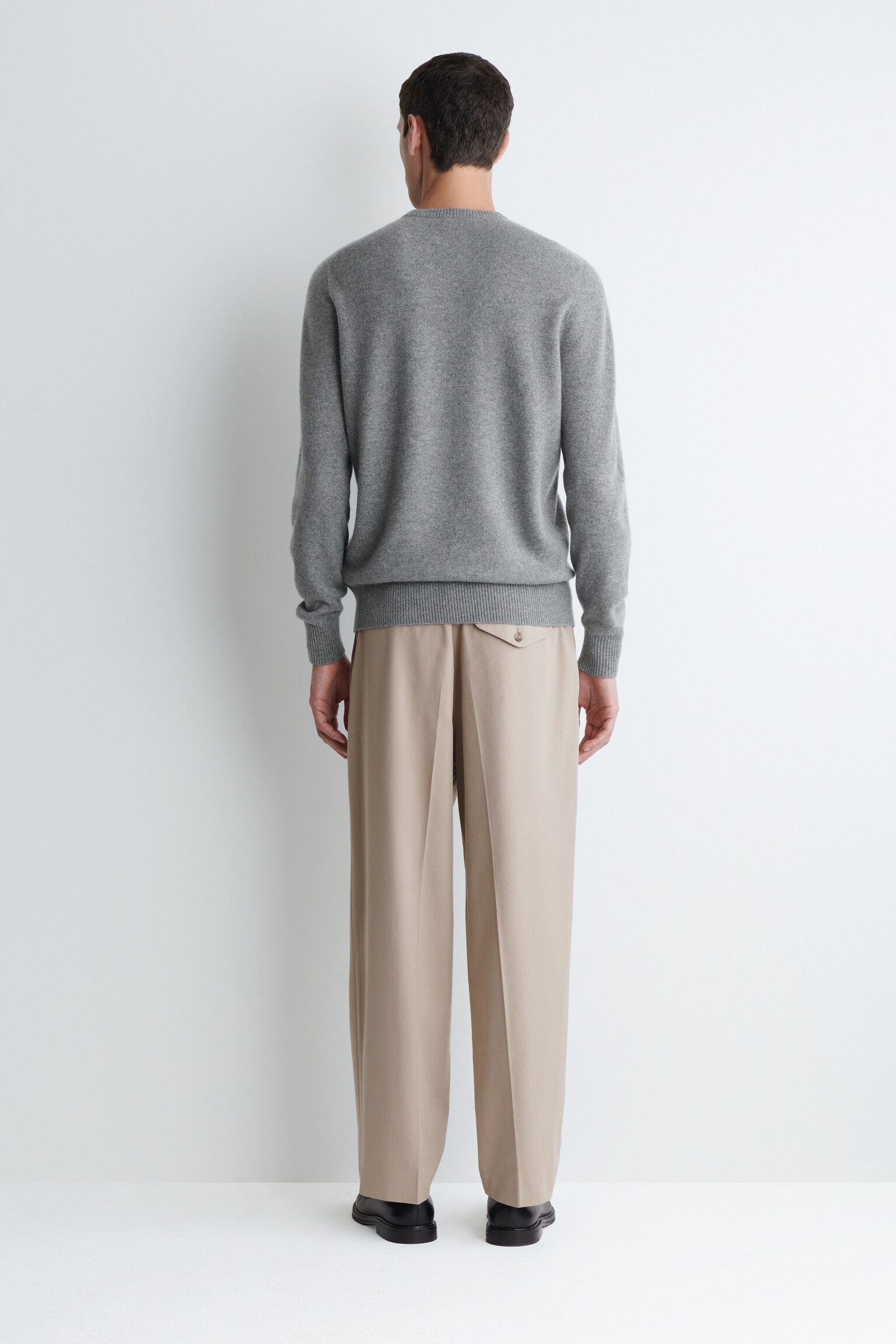 JERSEY DE CASHMERE CON CUELLO REDONDO - GRIS - 8