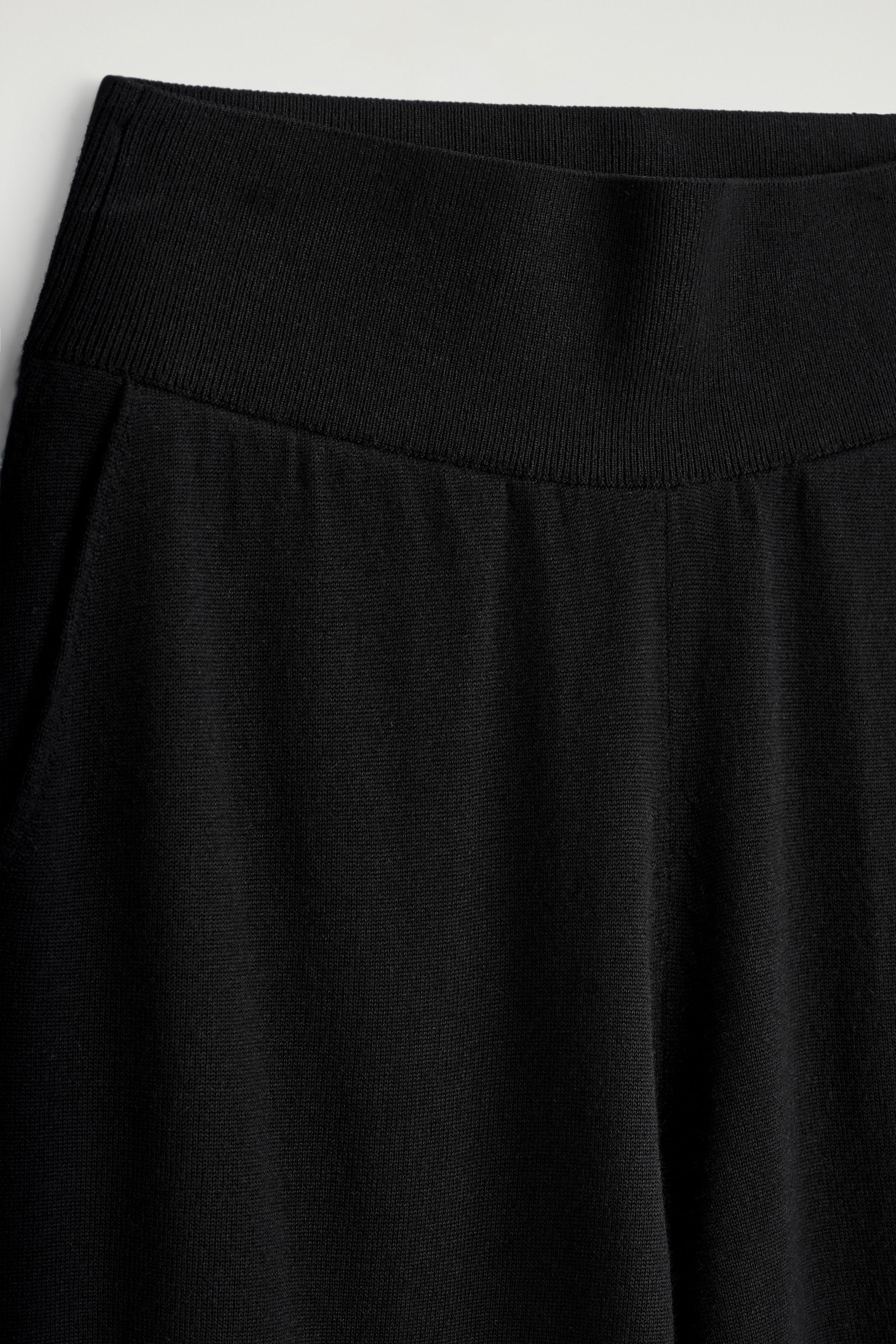 MERINO WOOL BARREL-LEG PANTS