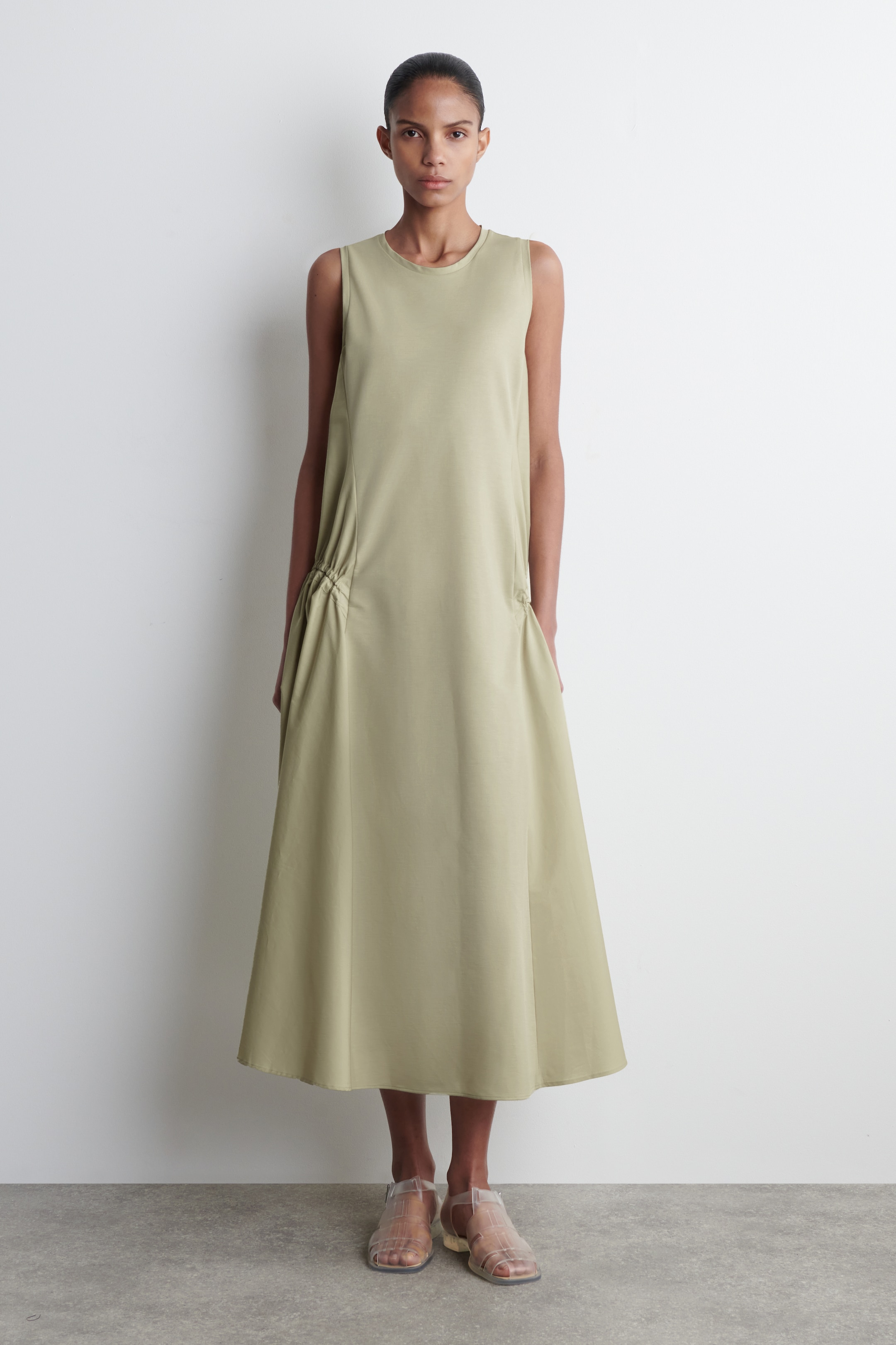 Ver imagen más grande: VESTIDO MIDI CON PANELES FRUNCIDOS - PISTACHO - MUJER | H&M ES 1