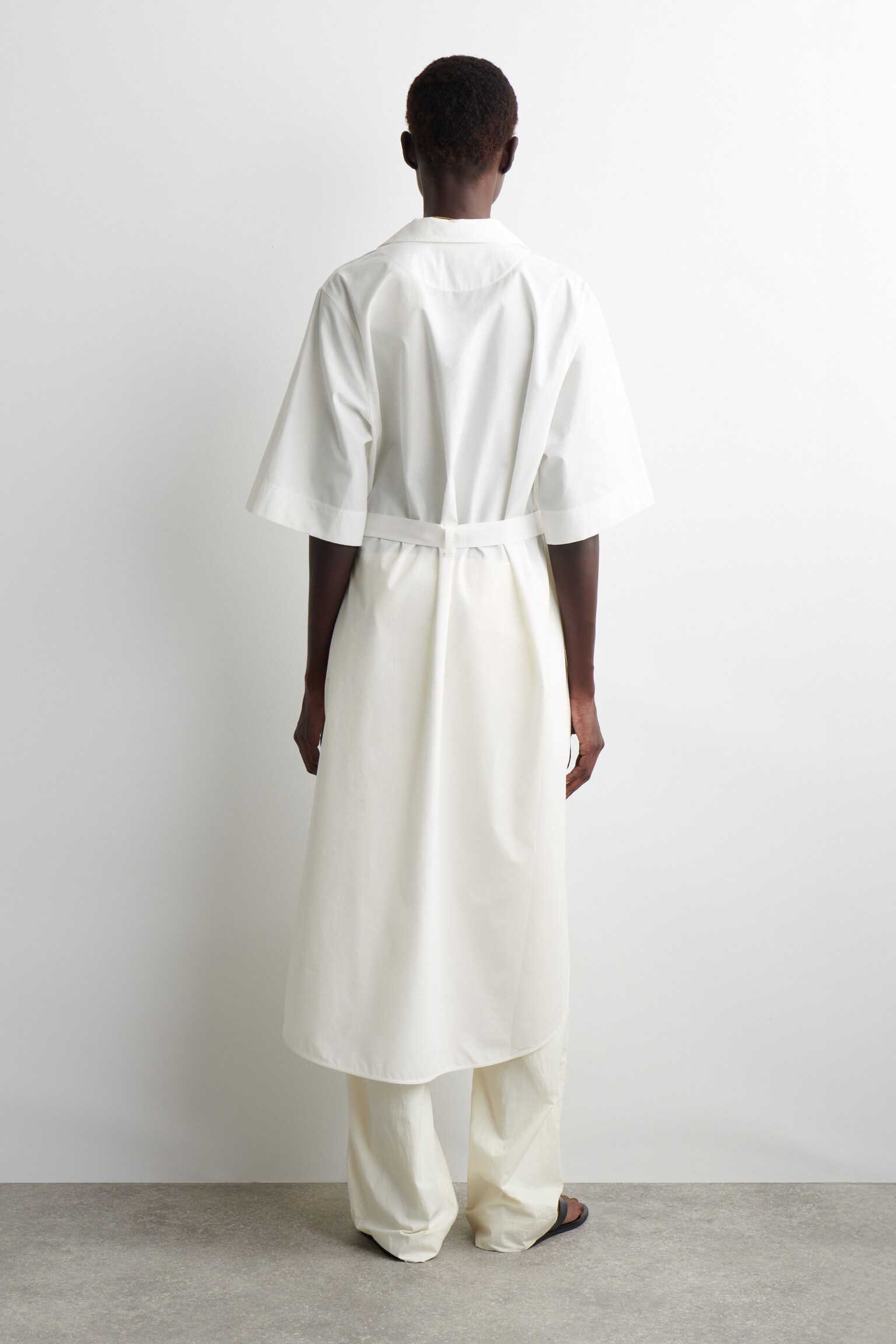 VESTIDO CAMISERO DE MANGA CORTA CON CINTURÓN - BLANCO/AZUL MARINO - 3