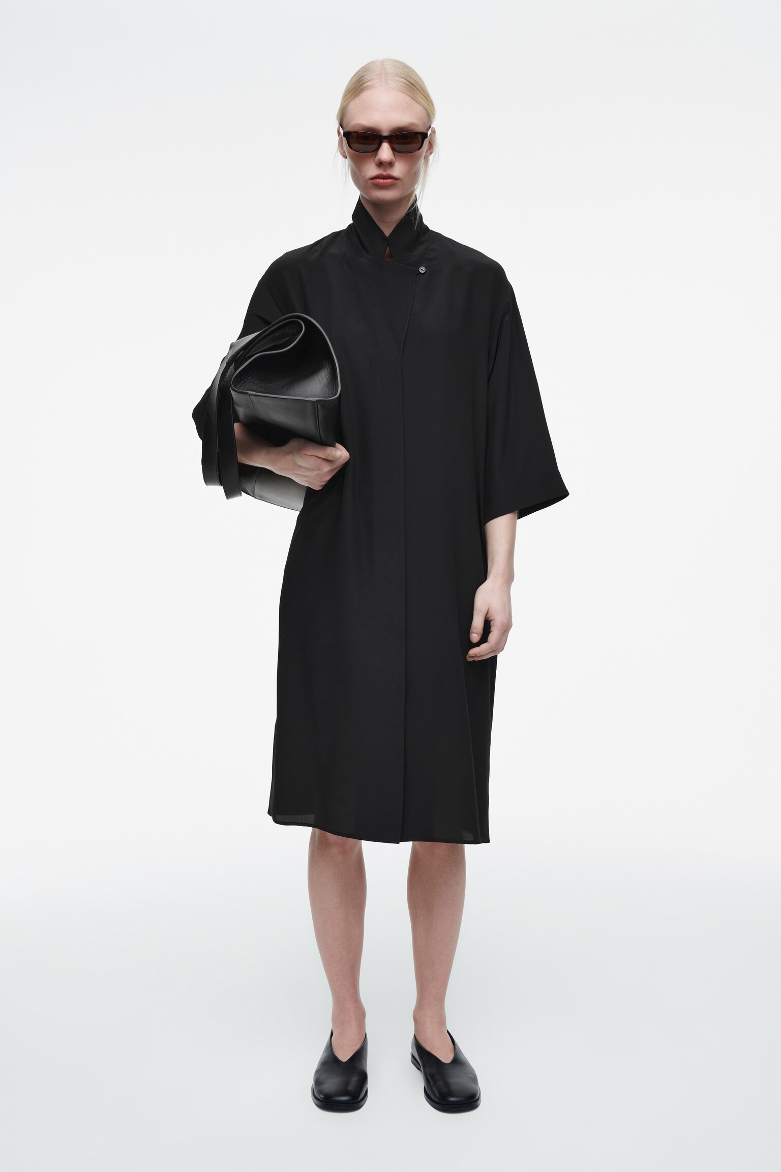 VESTIDO CAMISERO DE SEDA CON CINTURÓN - NEGRO