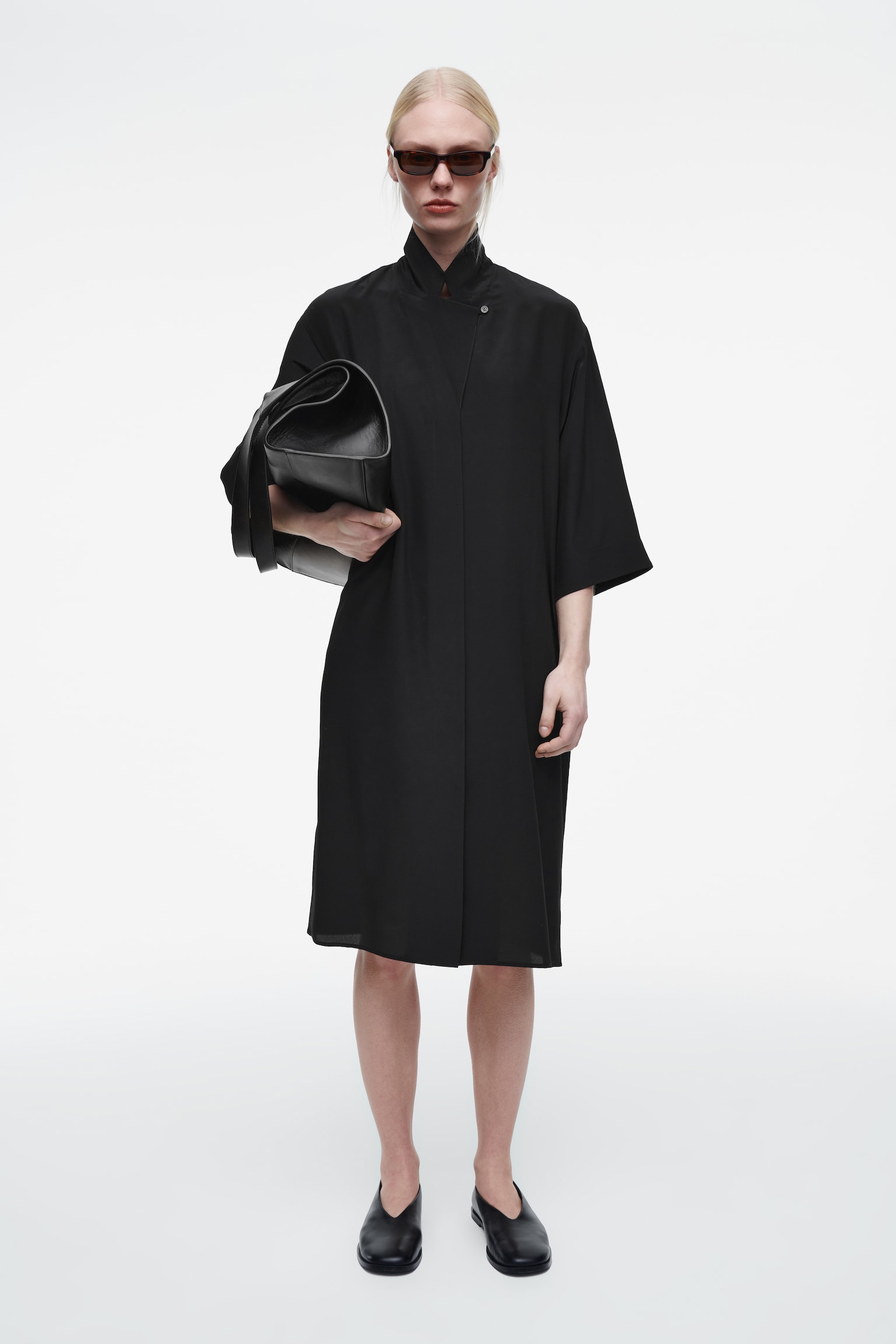 ROBE-CHEMISE CEINTURÉE EN SOIE - NOIR