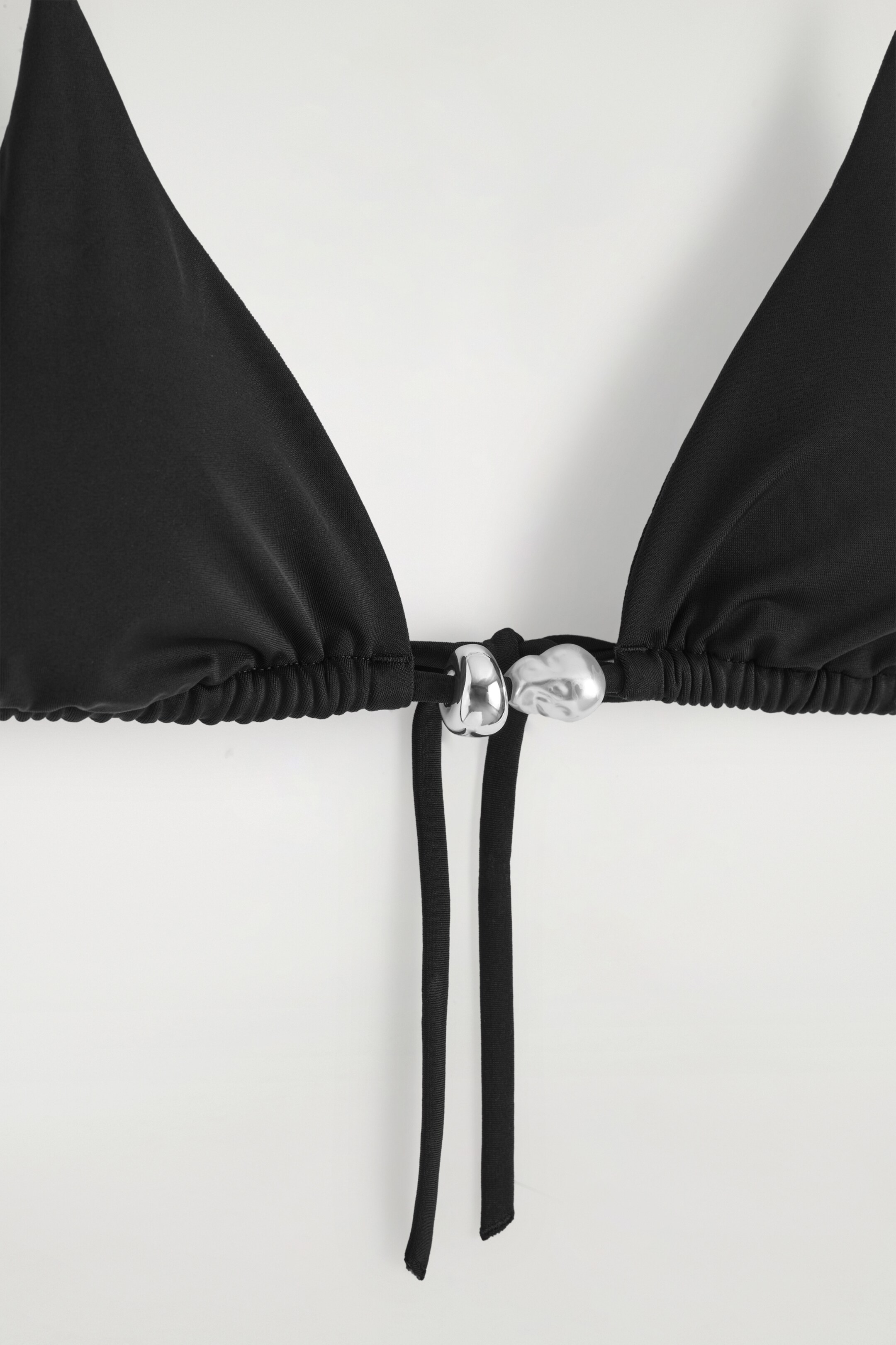 Ver imagen más grande: TOP DE BIKINI TRIÁNGULO CON JOYA - NEGRO - MUJER | H&M ES 5