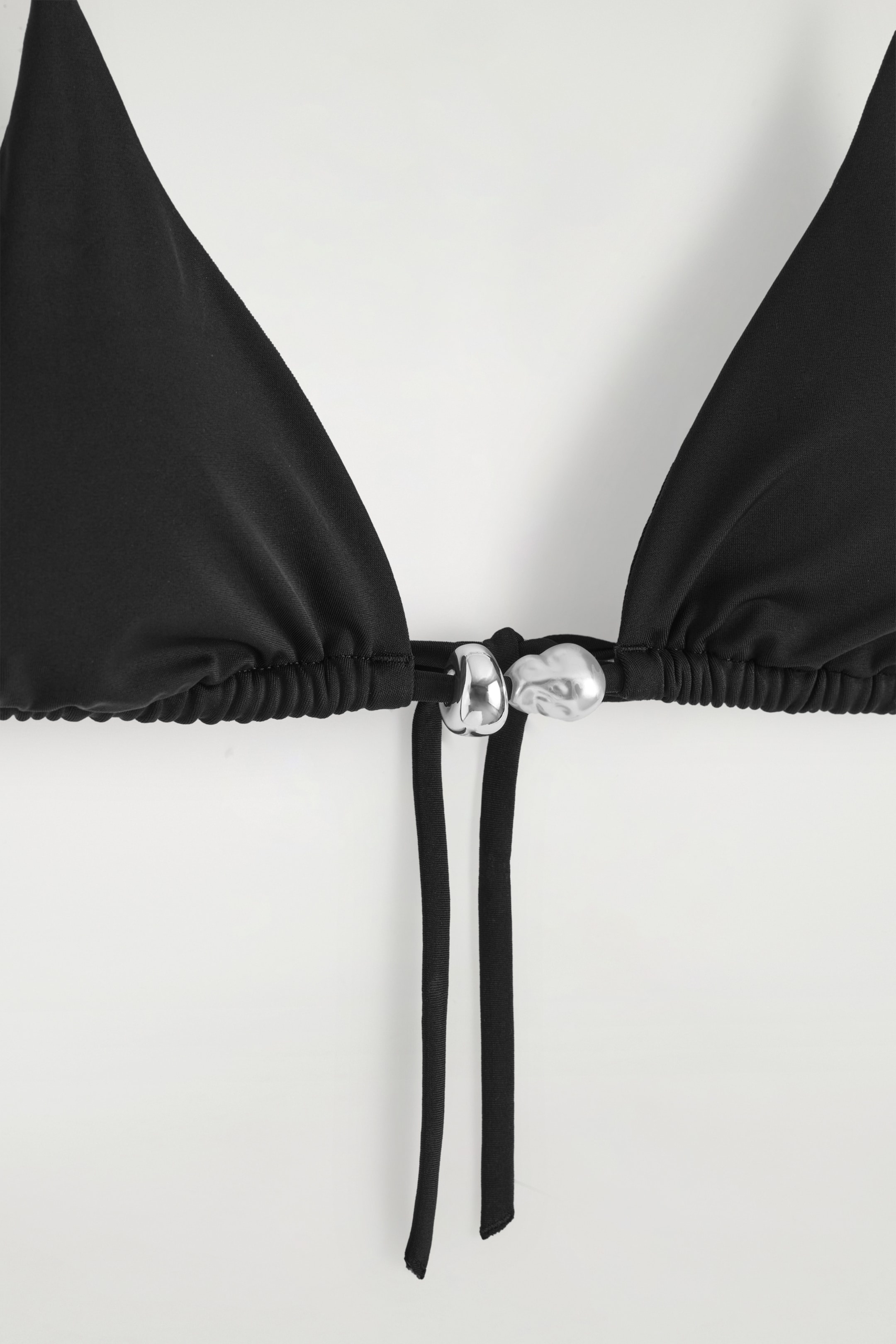 Visualizza immagine più grande: TOP BIKINI A TRIANGOLO E DECORAZIONI - NERO - DONNA | H&M IT 5