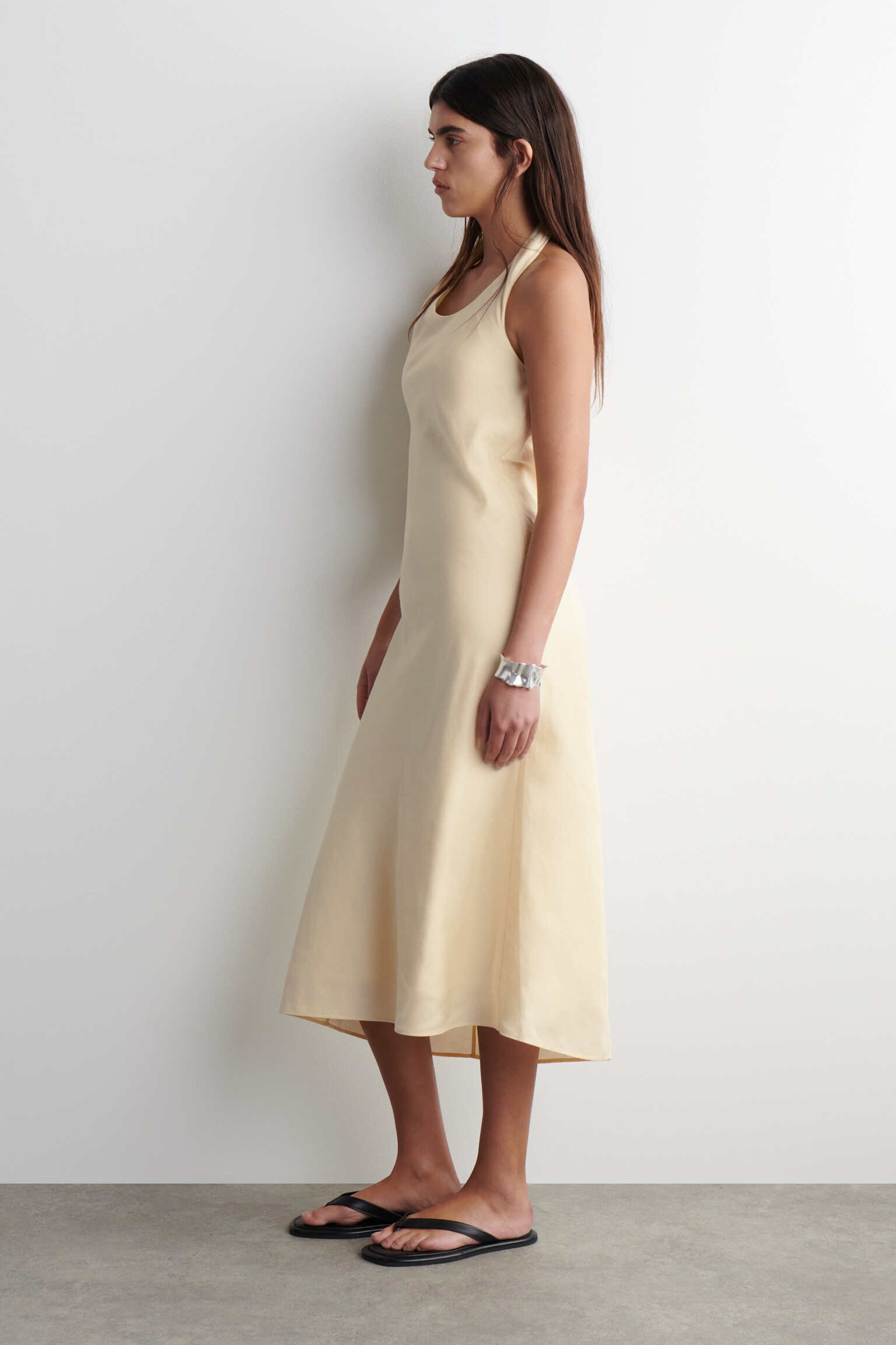 VESTIDO CON CUELLO HALTER EN MEZCLA DE LINO - AMARILLO MANTEQUILLA/NEGRO - 5