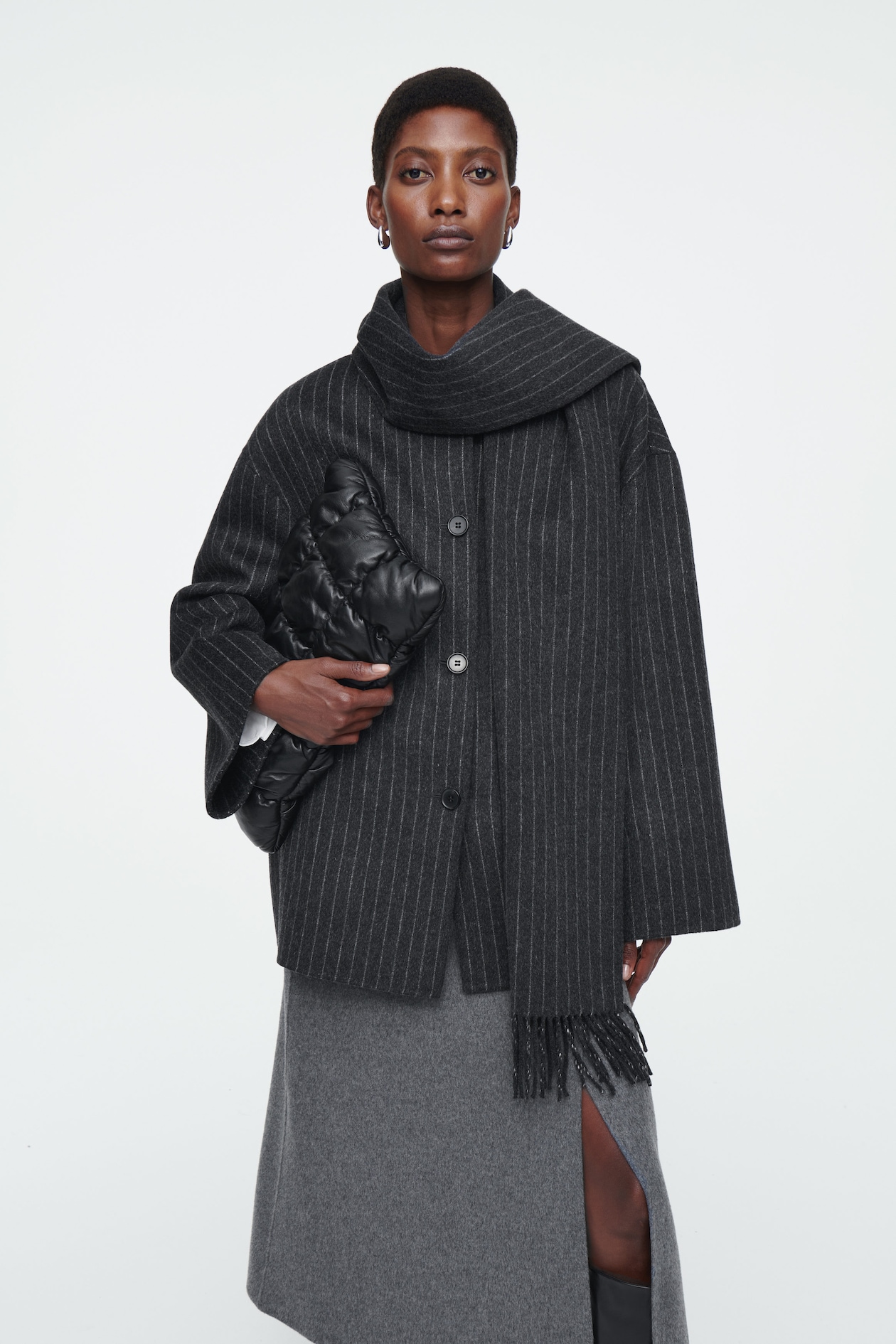 VESTE ÉCHARPE OVERSIZE EN LAINE MÉLANGÉE - ANTHRACITE / FINES RAYURES | COS