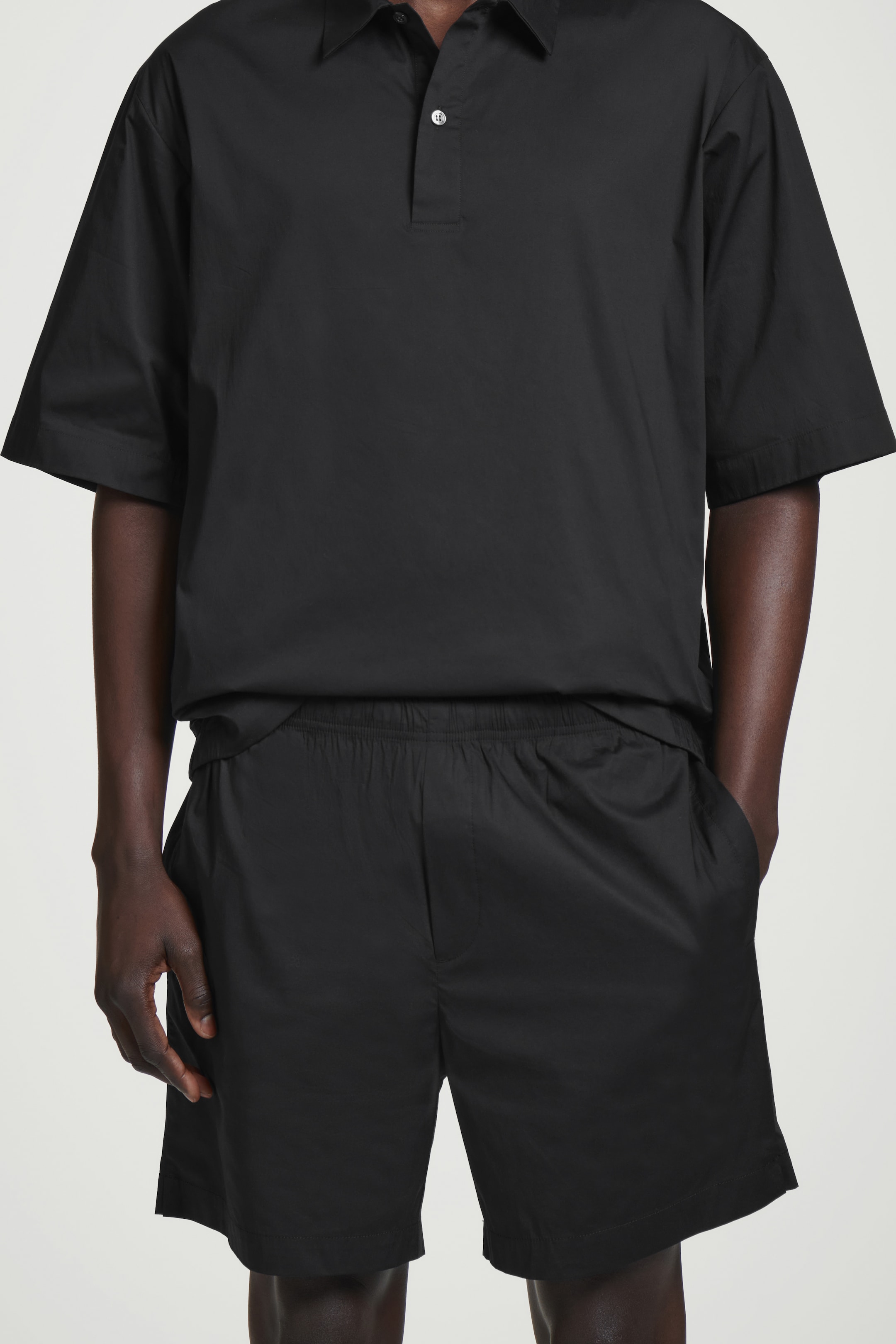 Agrandir l'image: SHORT TAILLE ÉLASTIQUÉE EN COTON MÉLANGÉ - NOIR - HOMME | H&M CH 2