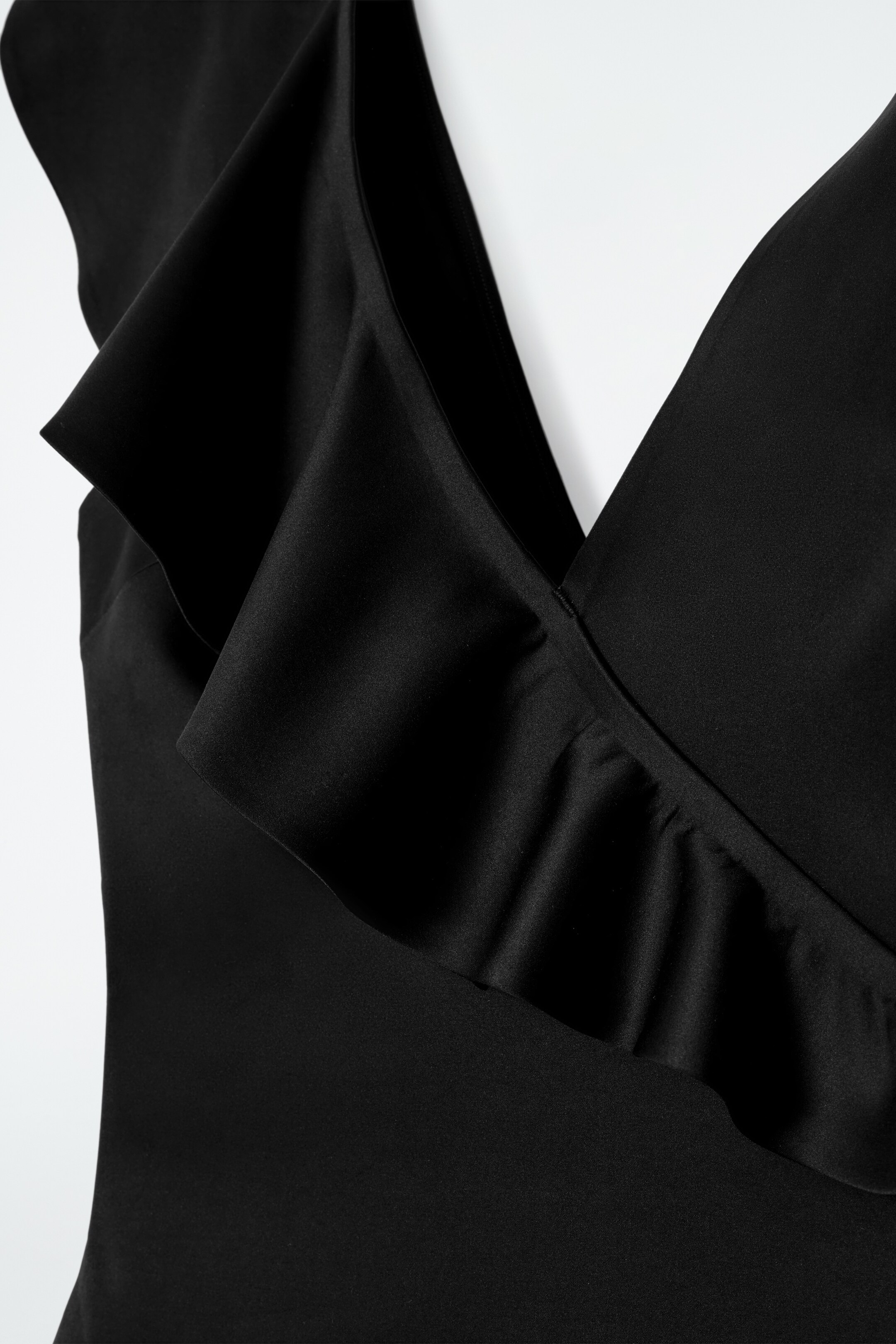 Grösseres Bild ansehen: ASYMMETRISCHER BADEANZUG MIT VOLANT - SCHWARZ - DAMEN | H&M CH 4