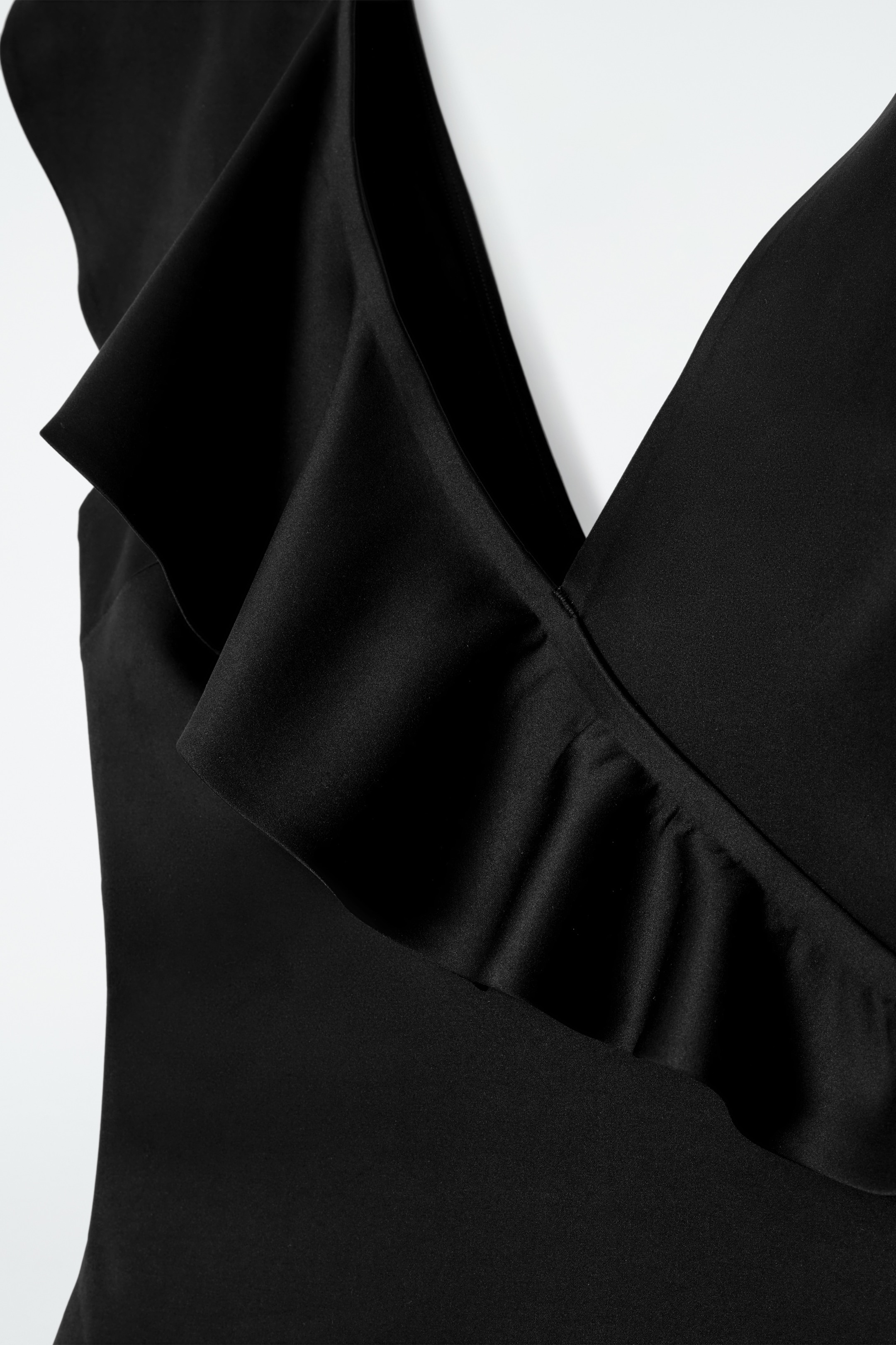 Visualizza immagine più grande: COSTUME DA BAGNO ASIMMETRICO CON VOLANT - NERO - DONNA | H&M IT 4