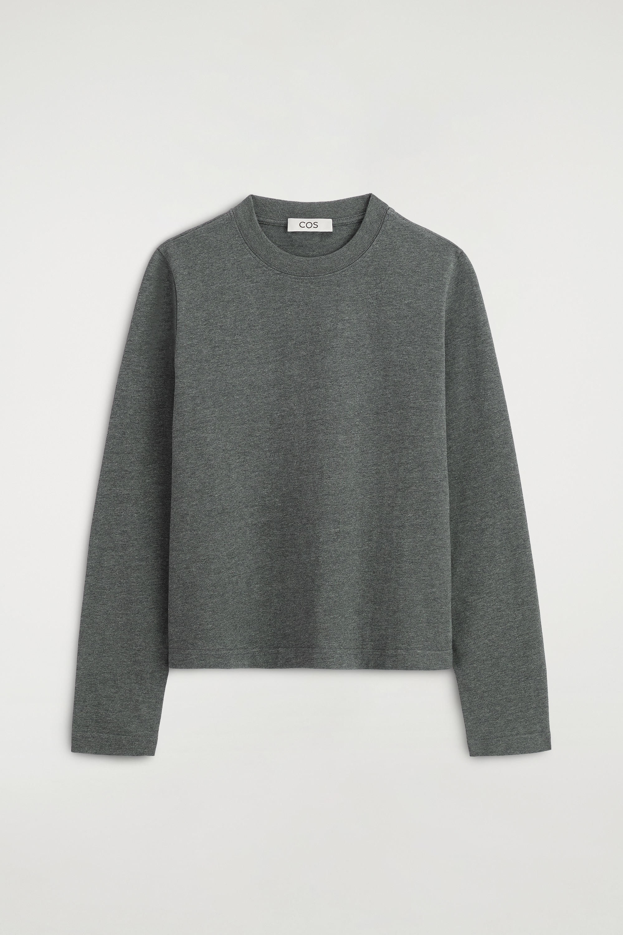 T-SHIRT A MANICHE LUNGHE DALLE LINEE PULITE