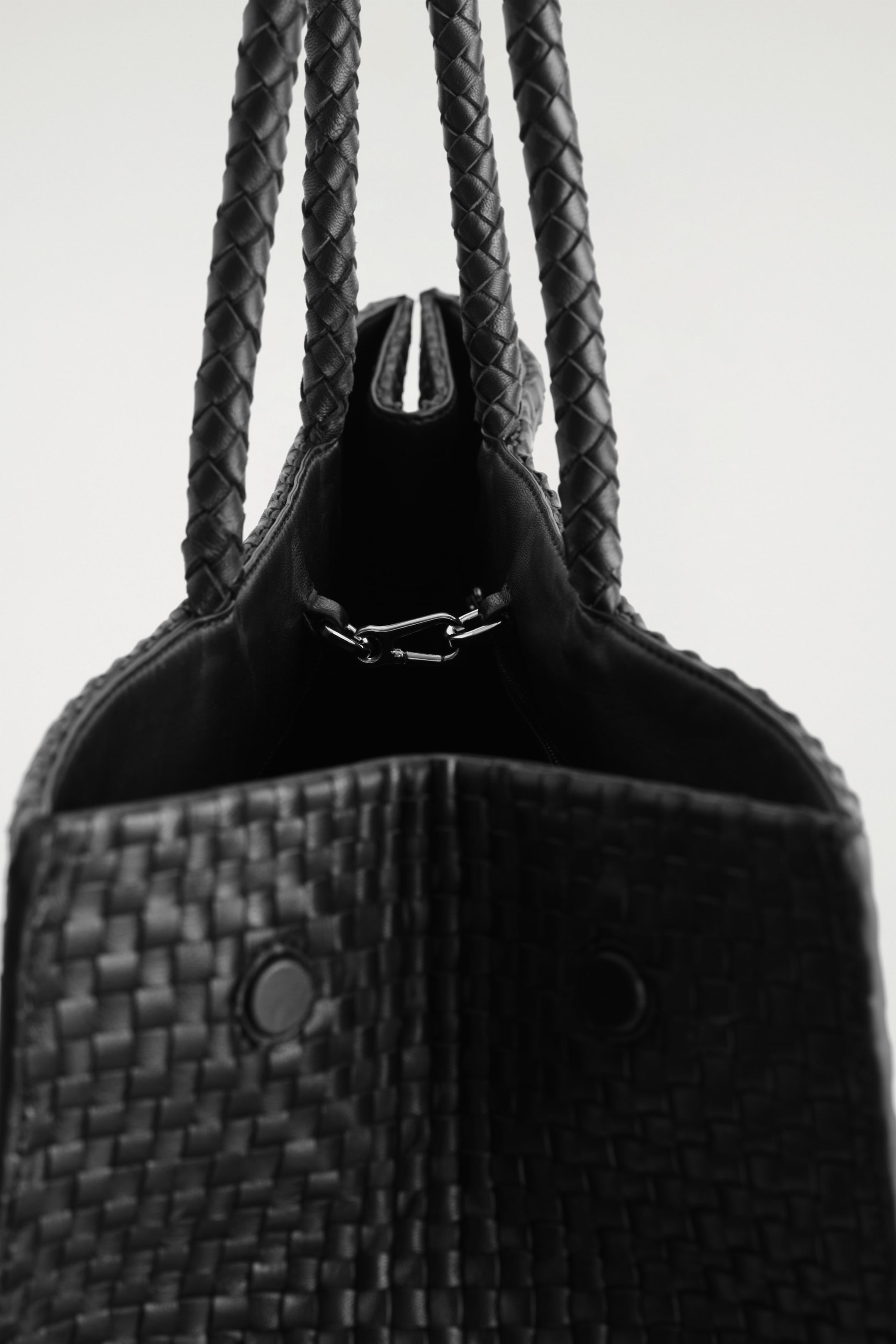 GALLERY HAND-WOVEN TOTE BAG - LEATHER
