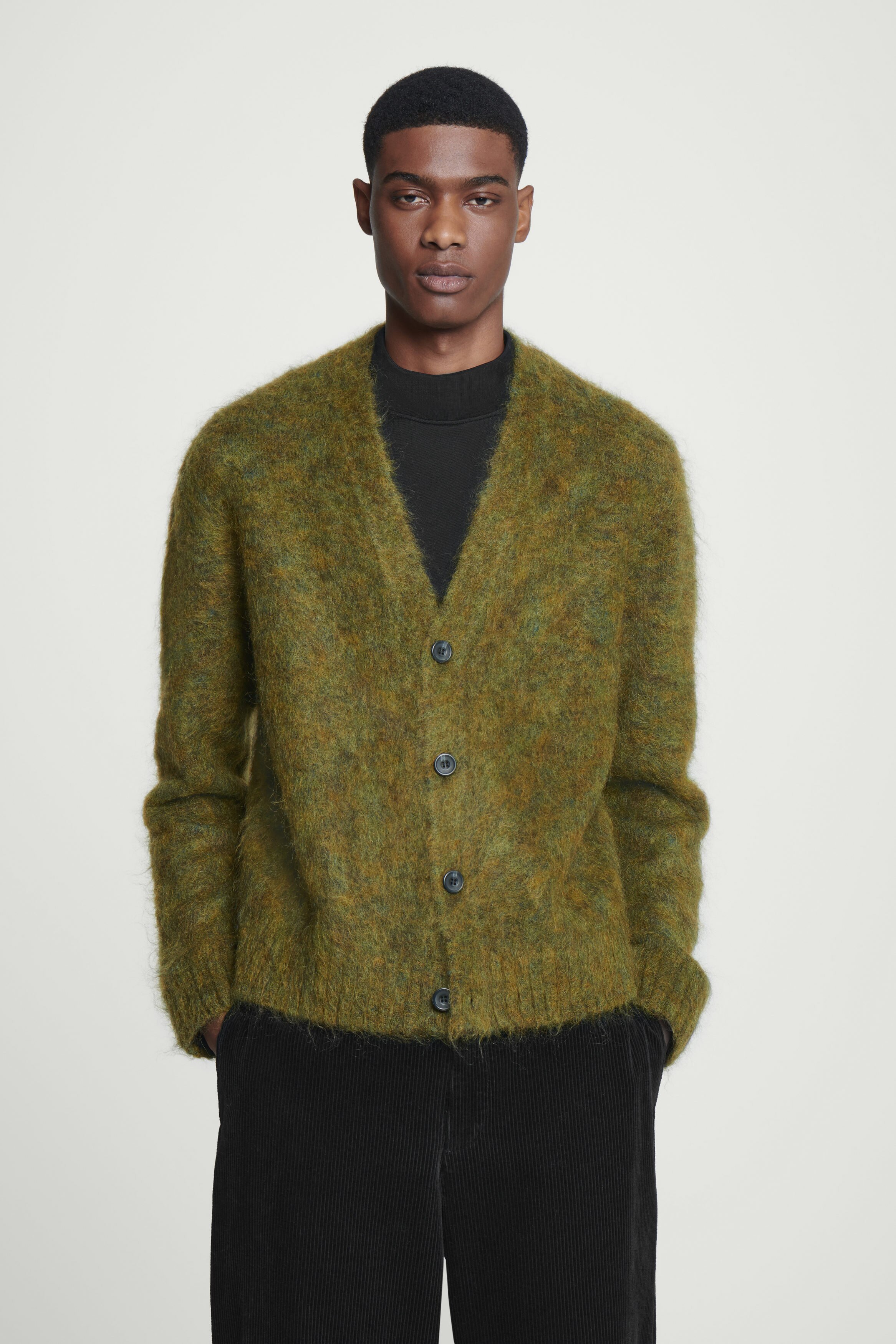 【送料&関税込】Givenchy Pastel Green Wool Blend Cardigan Givenchy Pastel Green Wool Blend Cardigan Givenchy