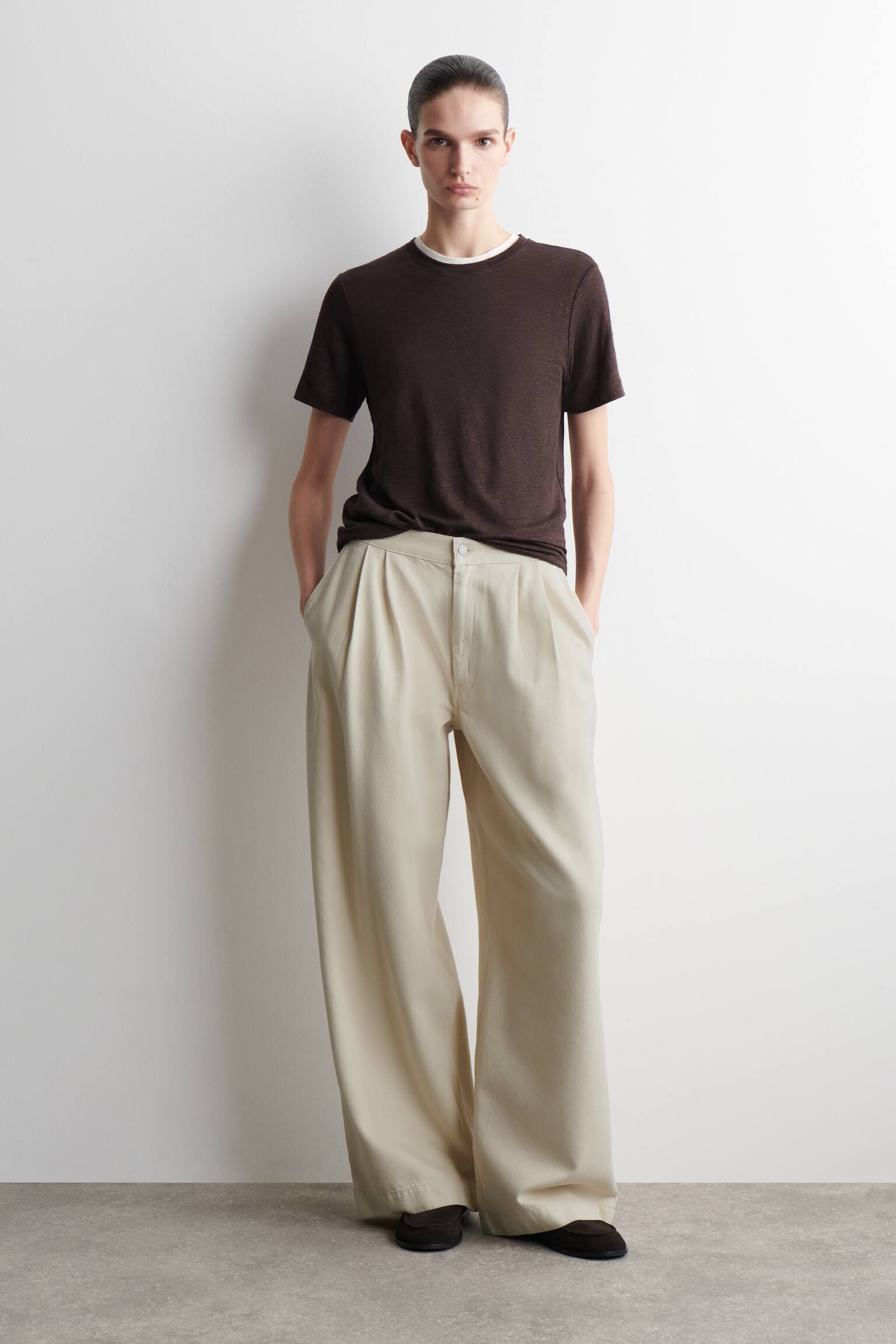 חולצת טריקו מפשתן עם צווארון עגול - 6