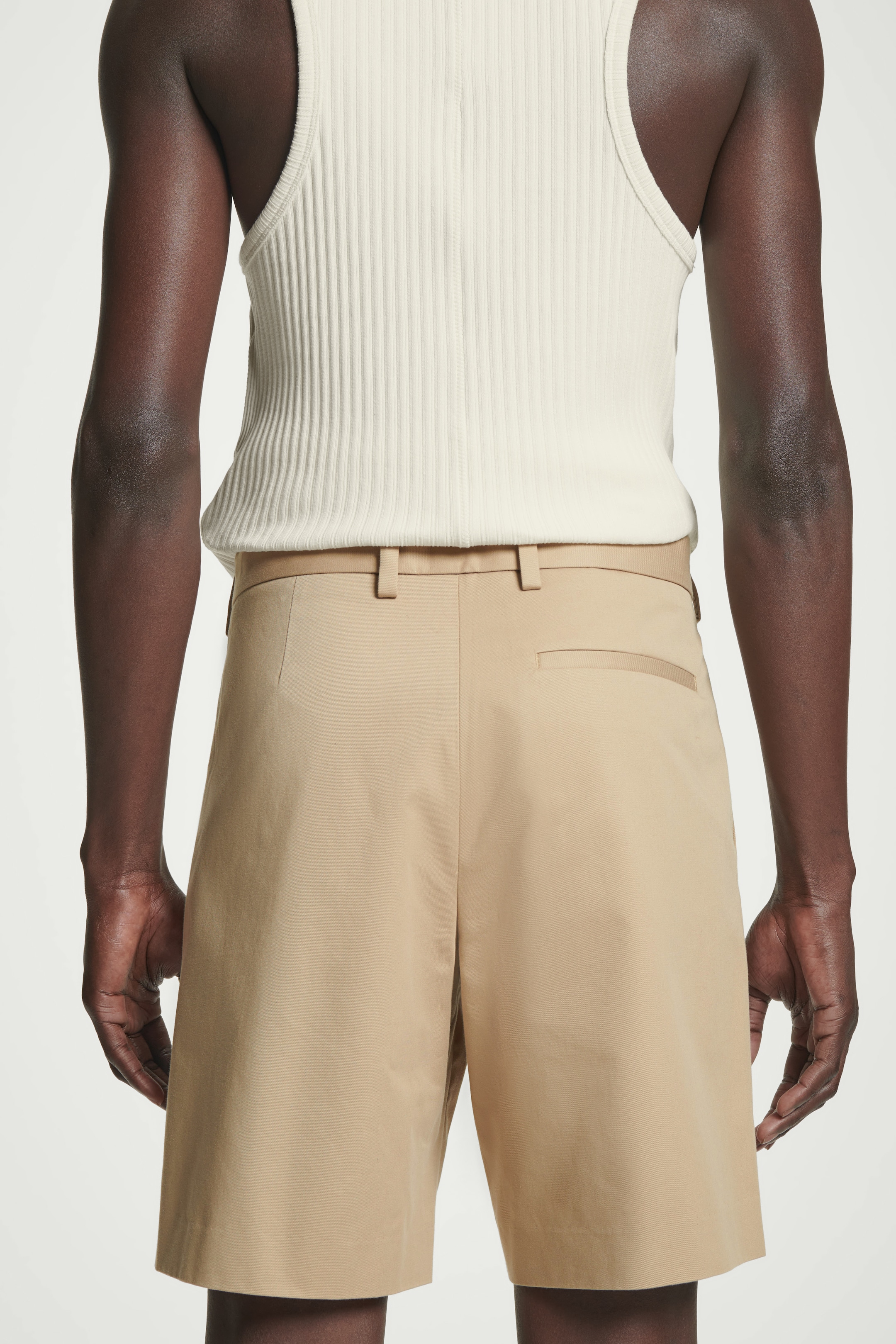 Grösseres Bild ansehen: ELEGANTE CHINOSHORTS AUS BAUMWOLLE - BEIGE - HERREN | H&M CH 3