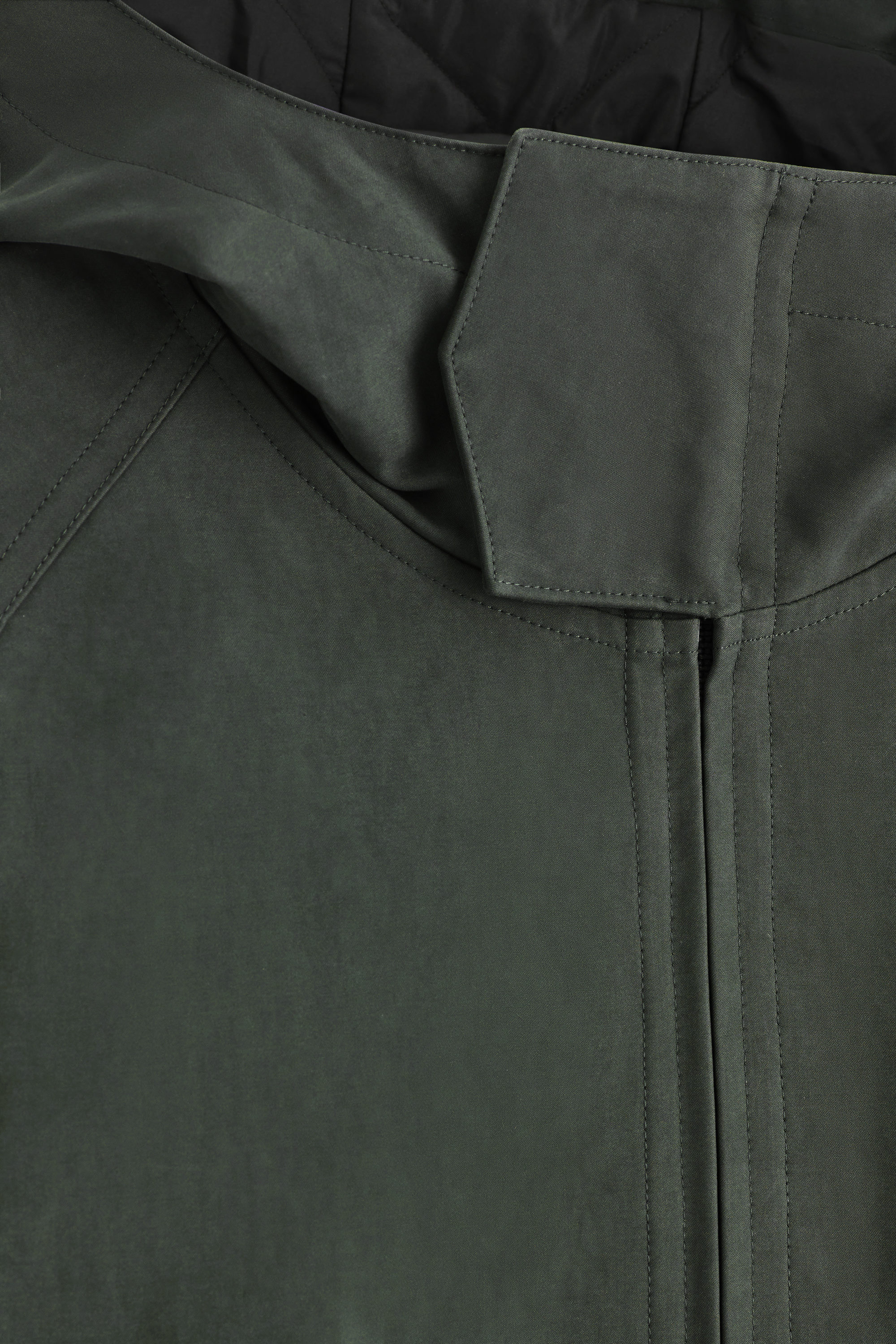 COS テクニカルフード付きパーカージャケット　緑 TECHNICAL COTTON HOODED JACKET - DARK GREEN | COS US