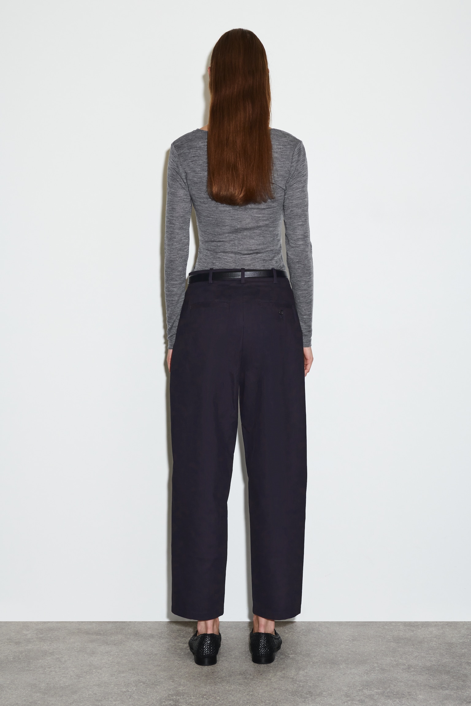 CHINO DAL TAGLIO BARREL IN COTONE - BLU NAVY/BEIGE - 4