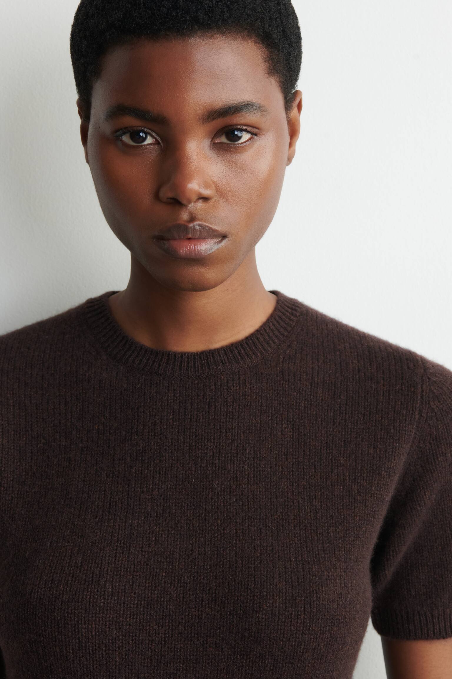 T-SHIRT EN CACHEMIRE - BRUN FONCÉ/CRÈME - 7