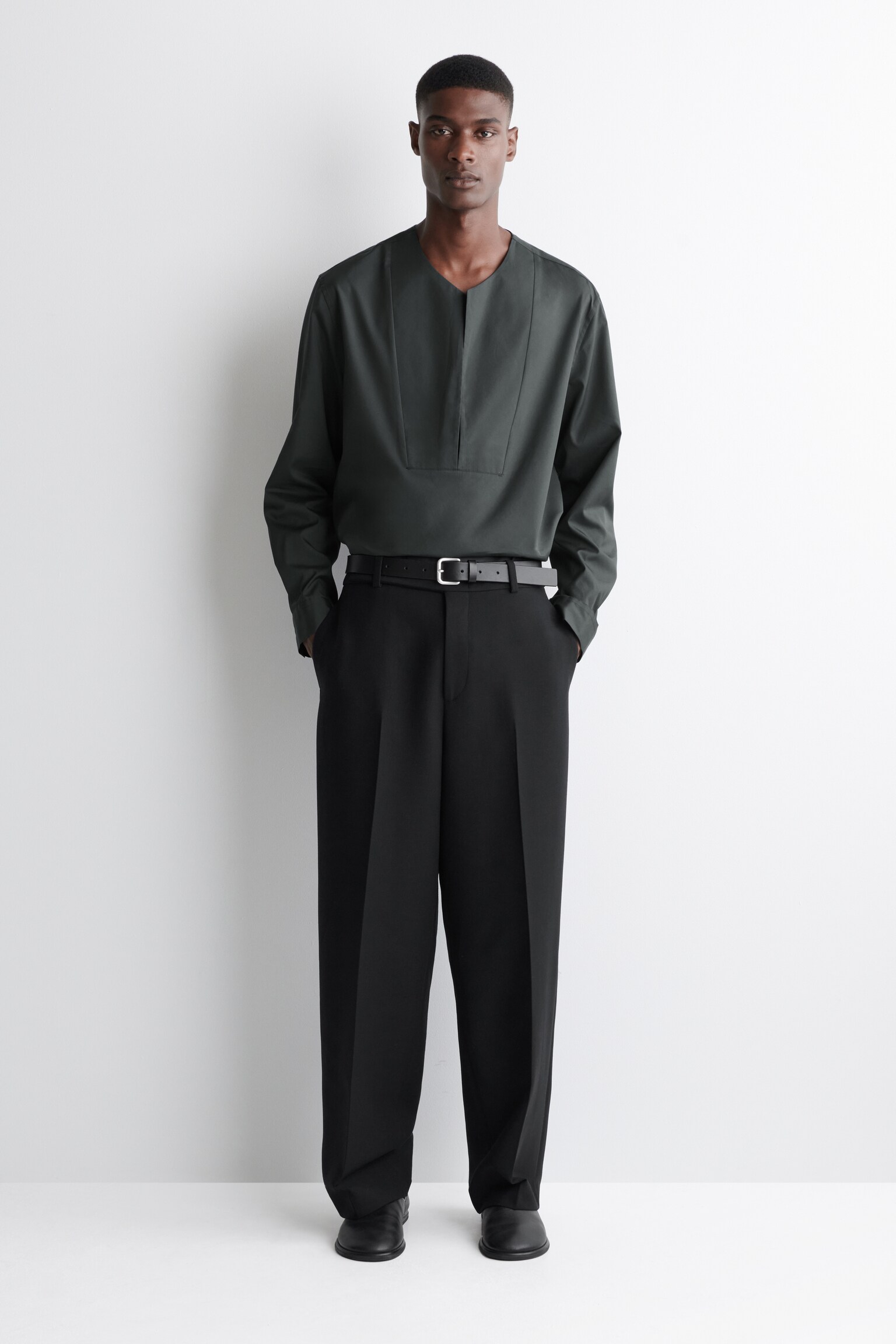 CHEMISE SANS COL ENCOLURE EN V EN SOIE MÉLANGÉE - CHARBON - 3