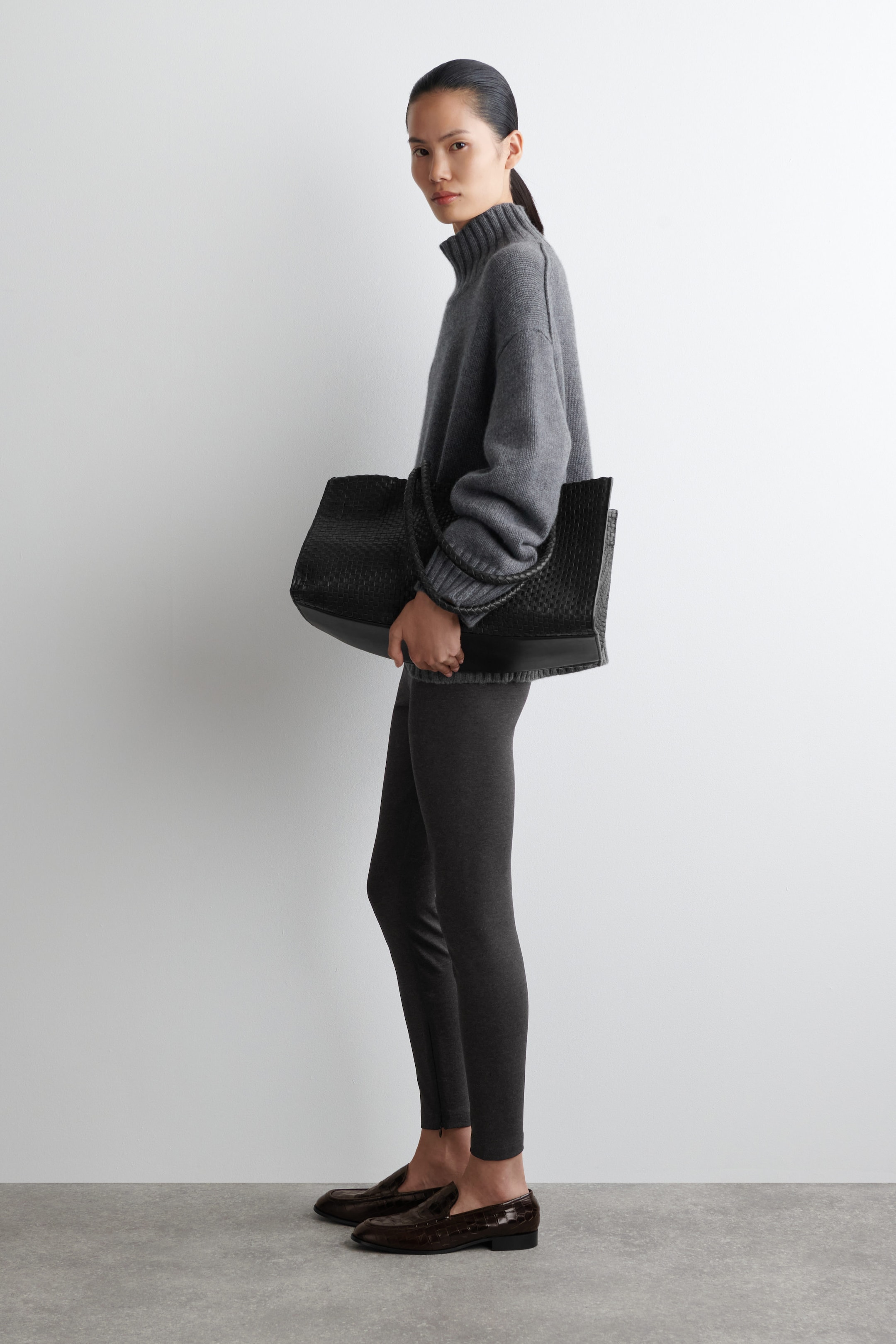 ZIPPED-CUFF LEGGINGS