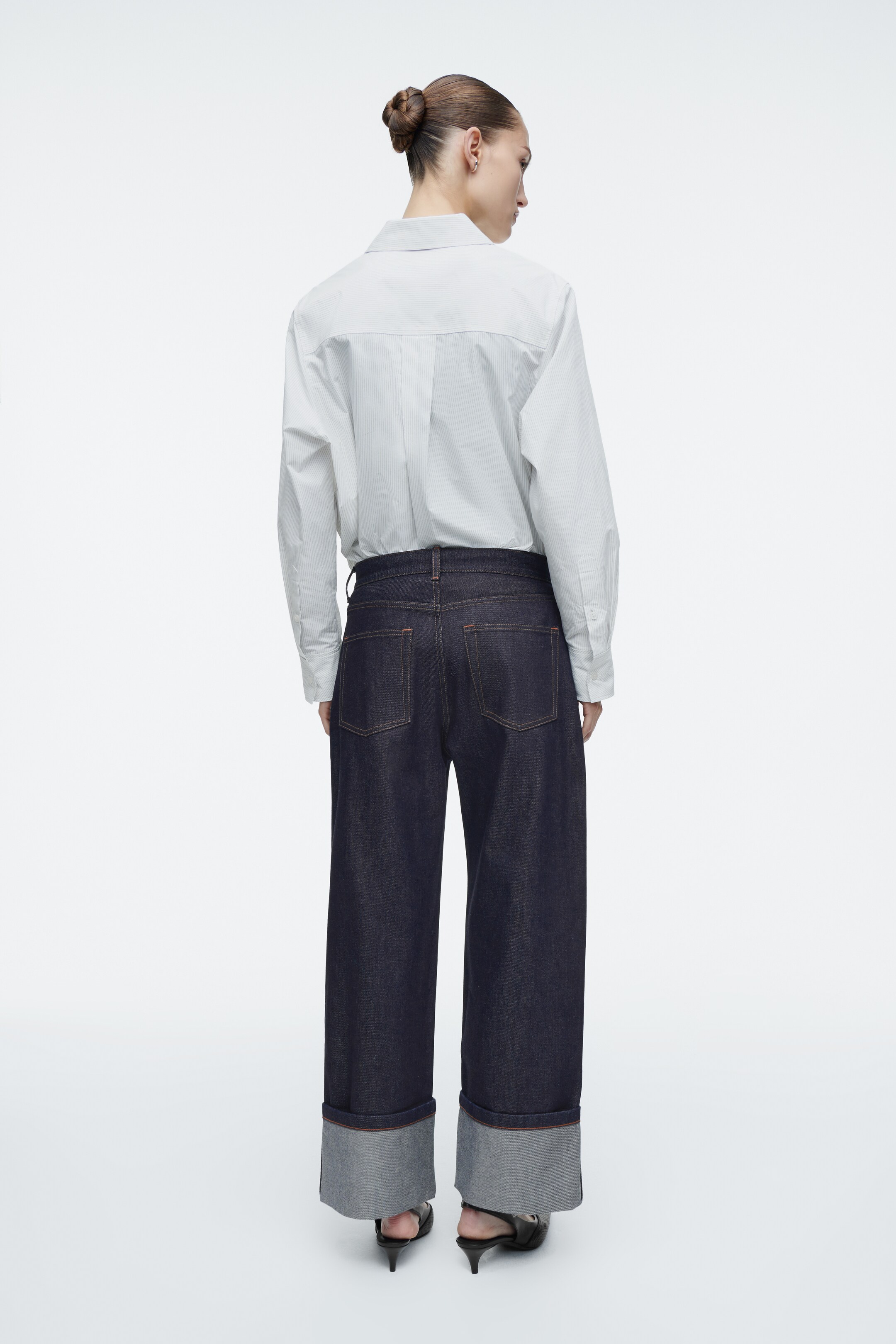 Zobacz większy obraz: JEANSY „FACADE” Z PODWINIĘTYMI NOGAWKAMI - SUROWY INDYGO - ONA | H&M PL 4