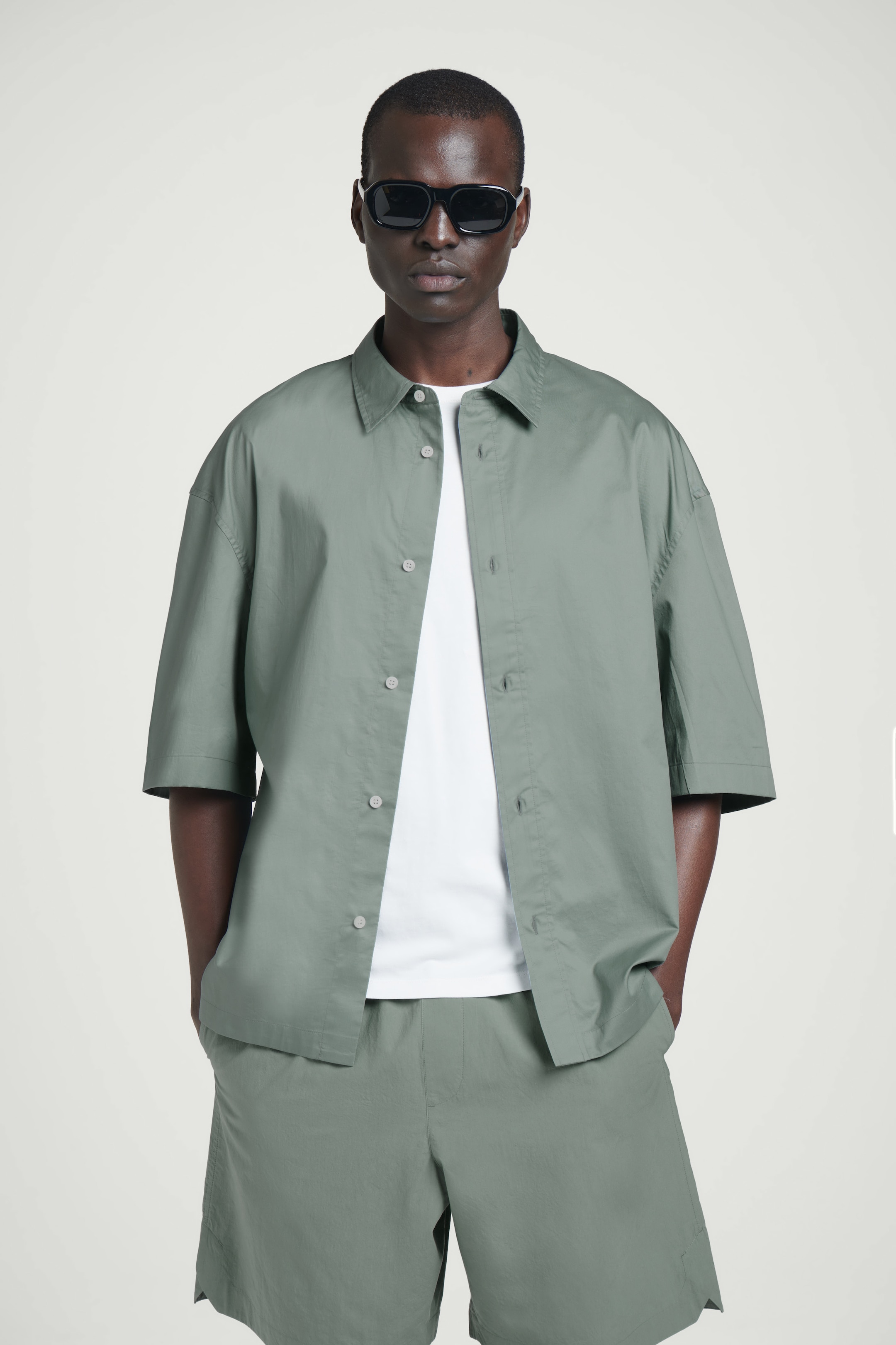 Grotere afbeelding bekijken: BOXY KORTE MOUWEN KATOENEN HEMD - TURQUOISE - HEREN | H&M BE 1