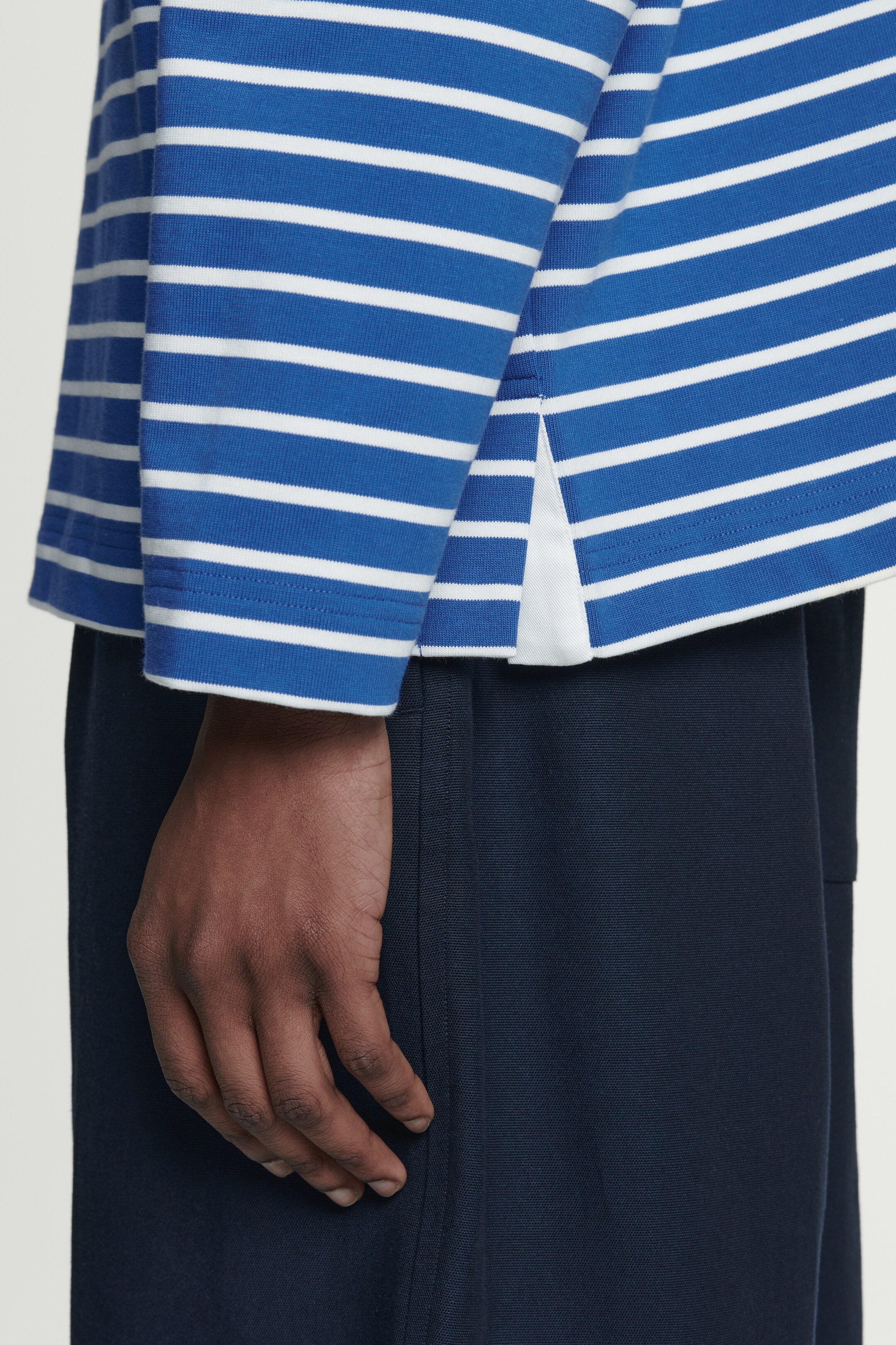 Ingrandisci l'immagine: RELAXED STRIPED BOAT-NECK T-SHIRT - BLUE / WHITE / STRIPED - UOMO | H&M CH 3